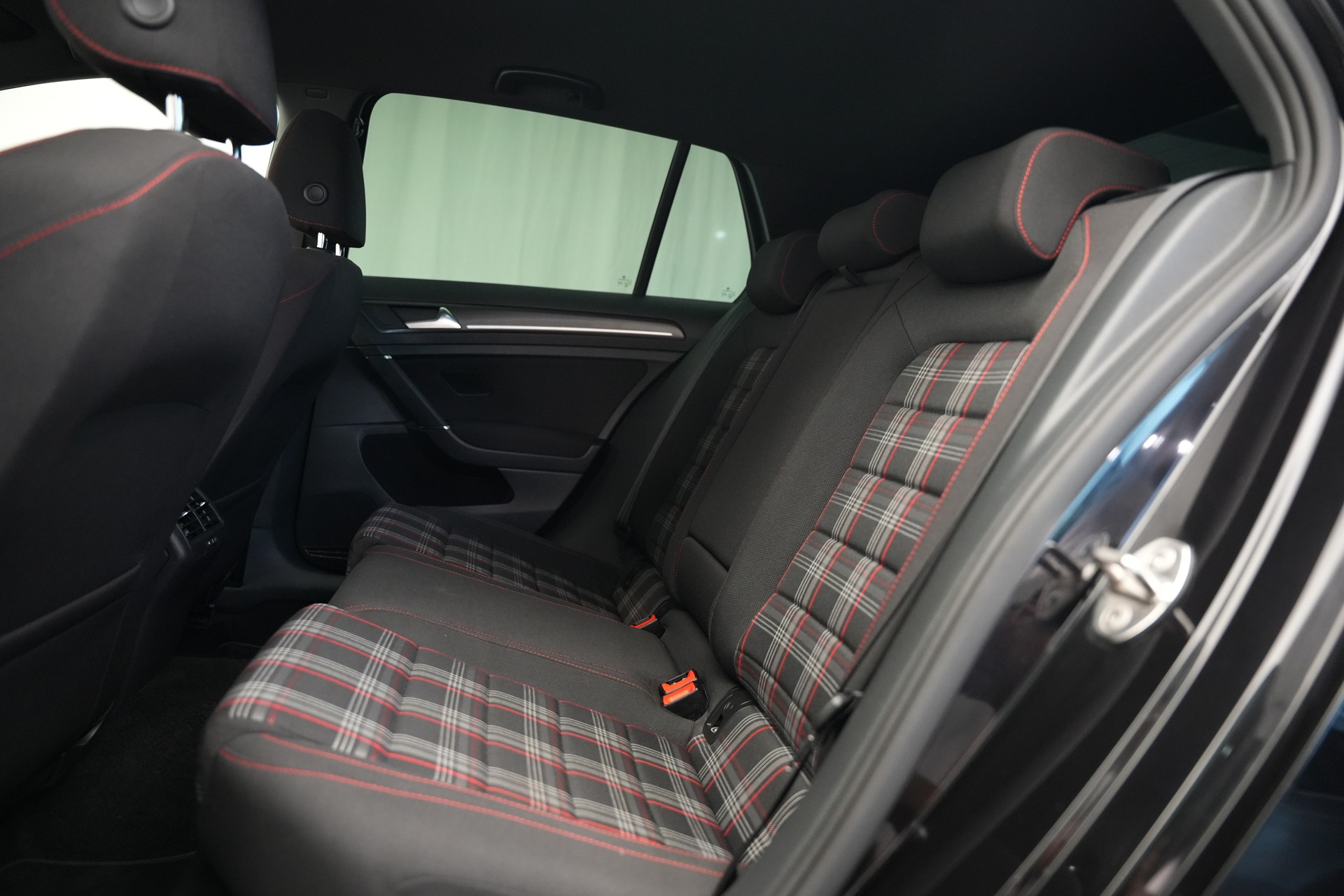 VW Golf 2.0 TSI GTI DSG *CH-Fahrzeug*-image-14