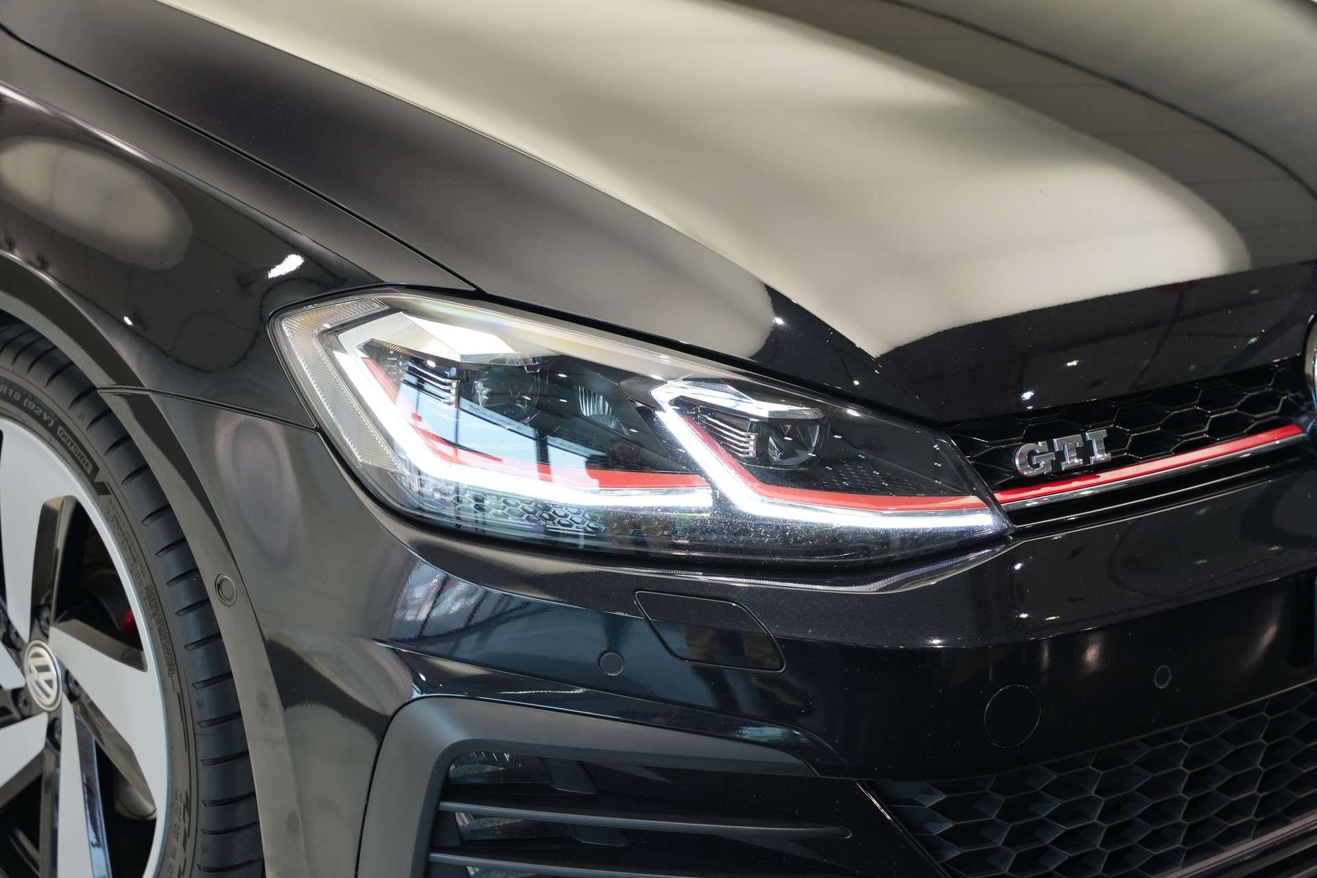 VW Golf 2.0 TSI GTI DSG *CH-Fahrzeug*-image-43
