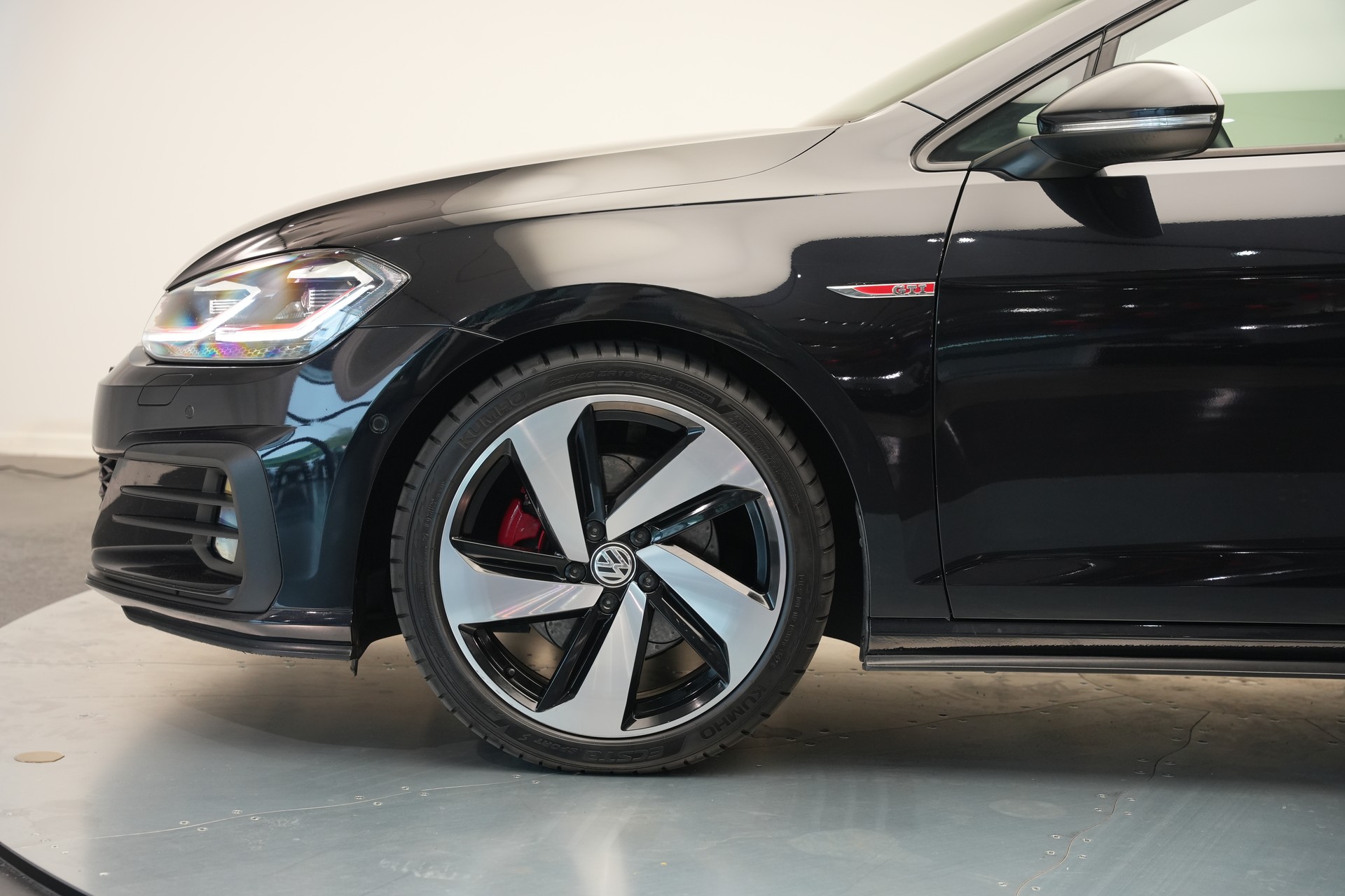 VW Golf 2.0 TSI GTI DSG *CH-Fahrzeug*-image-38