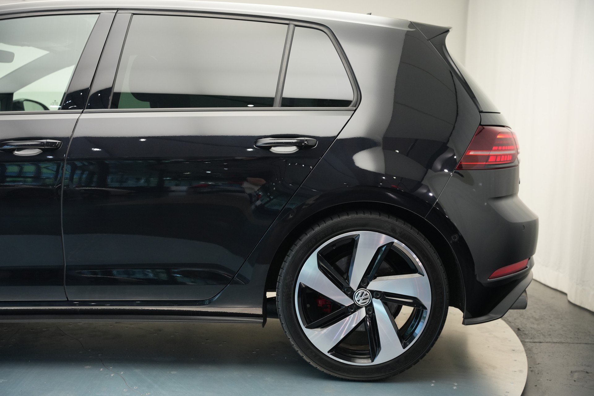 VW Golf 2.0 TSI GTI DSG *CH-Fahrzeug*-image-39