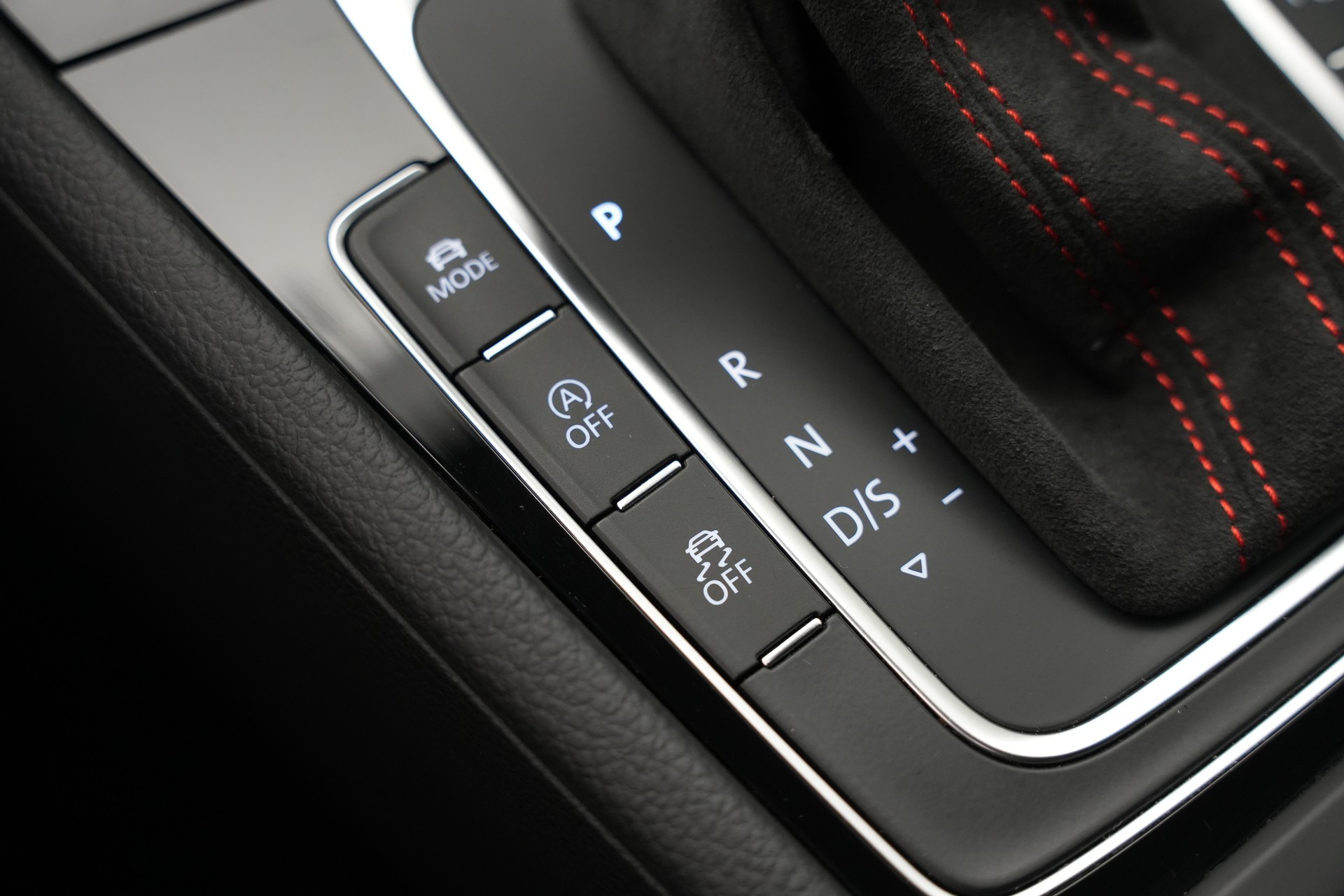 VW Golf 2.0 TSI GTI DSG *CH-Fahrzeug*-image-26