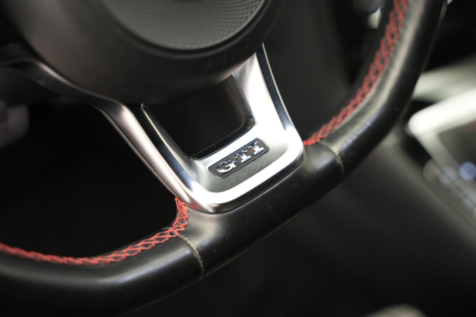 VW Golf 2.0 TSI GTI DSG *CH-Fahrzeug*-image-34