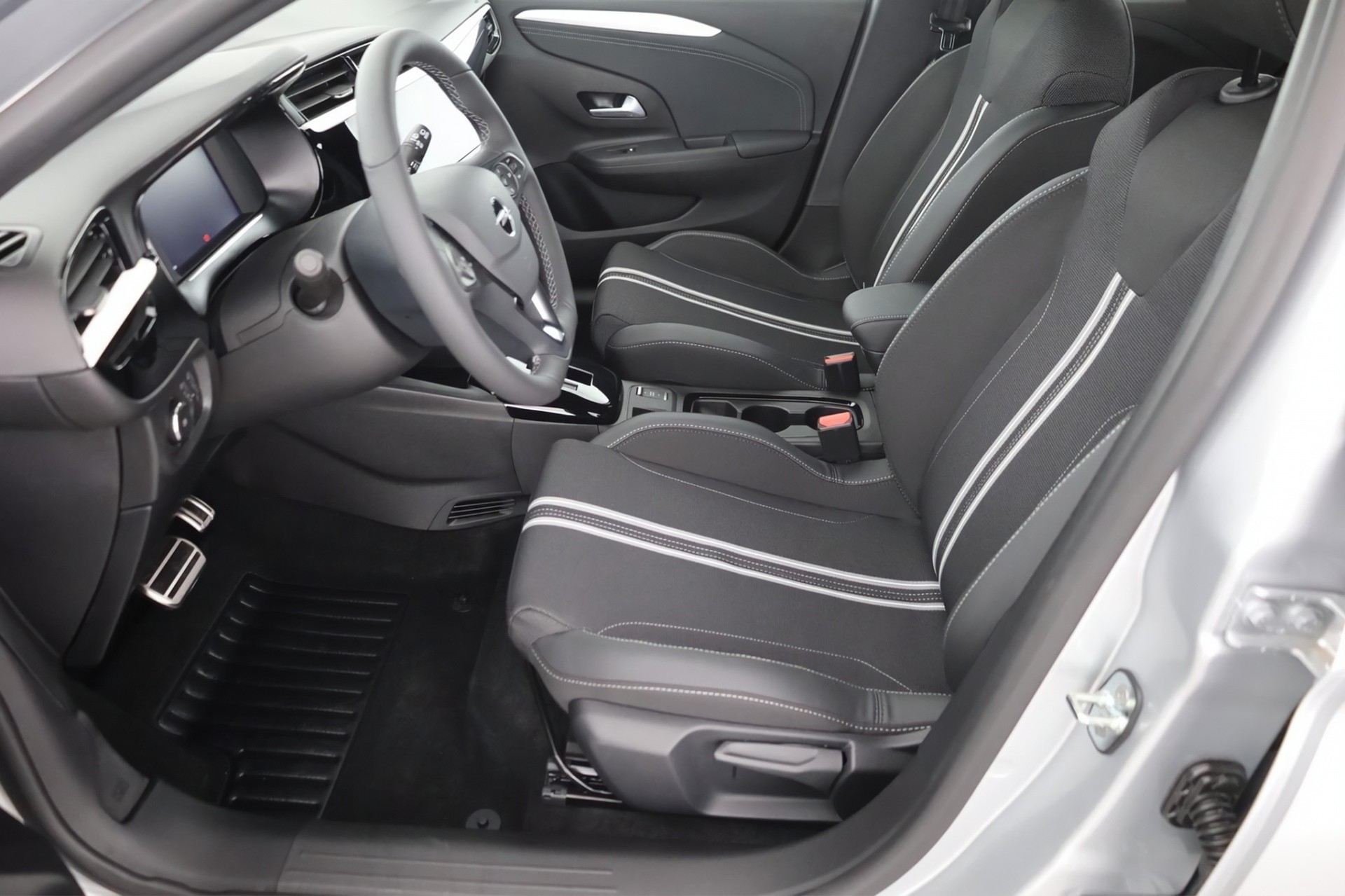 OPEL Corsa 1.2 T GS Bicolore-image-52
