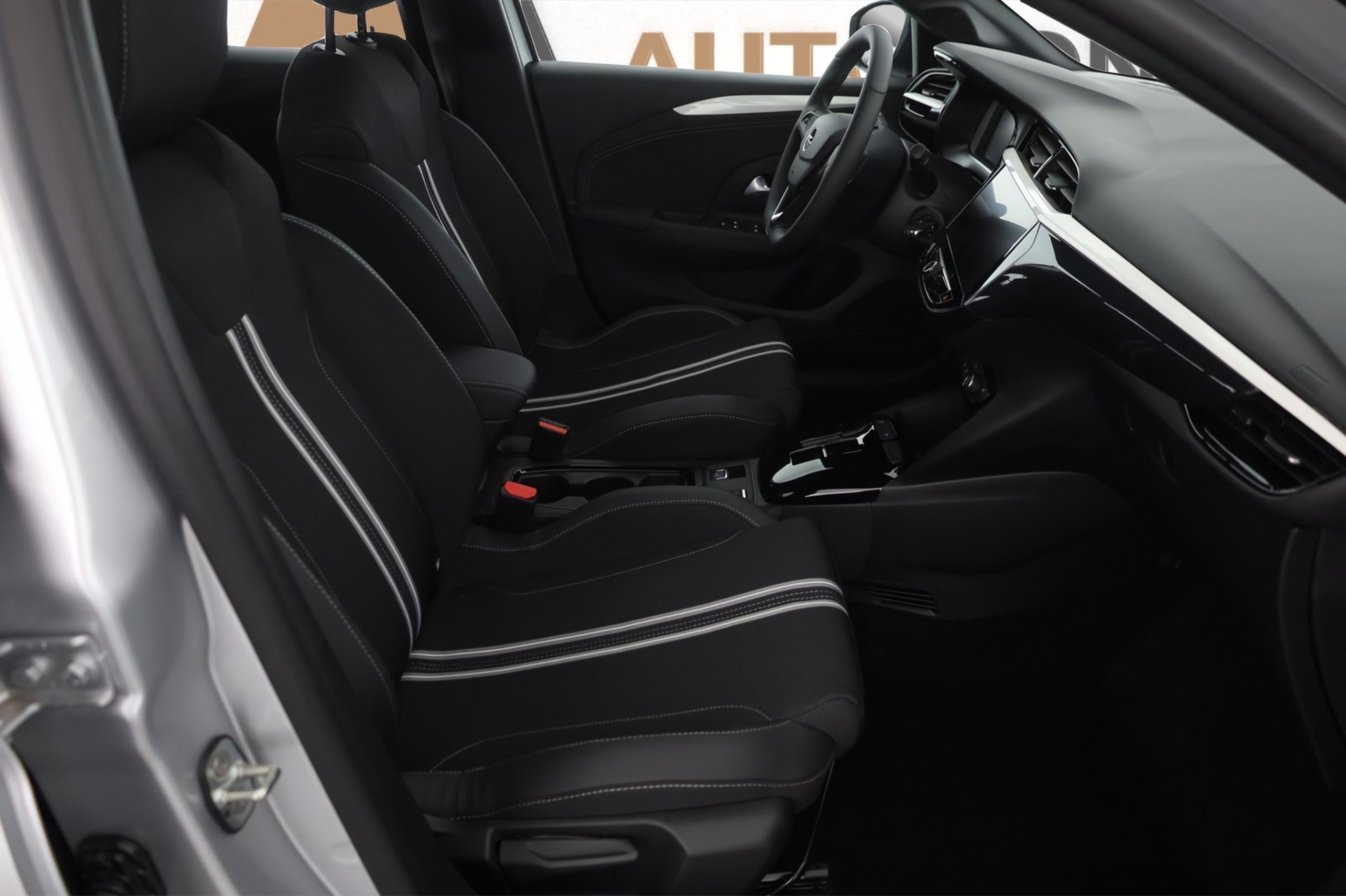 OPEL Corsa 1.2 T GS Bicolore-image-33