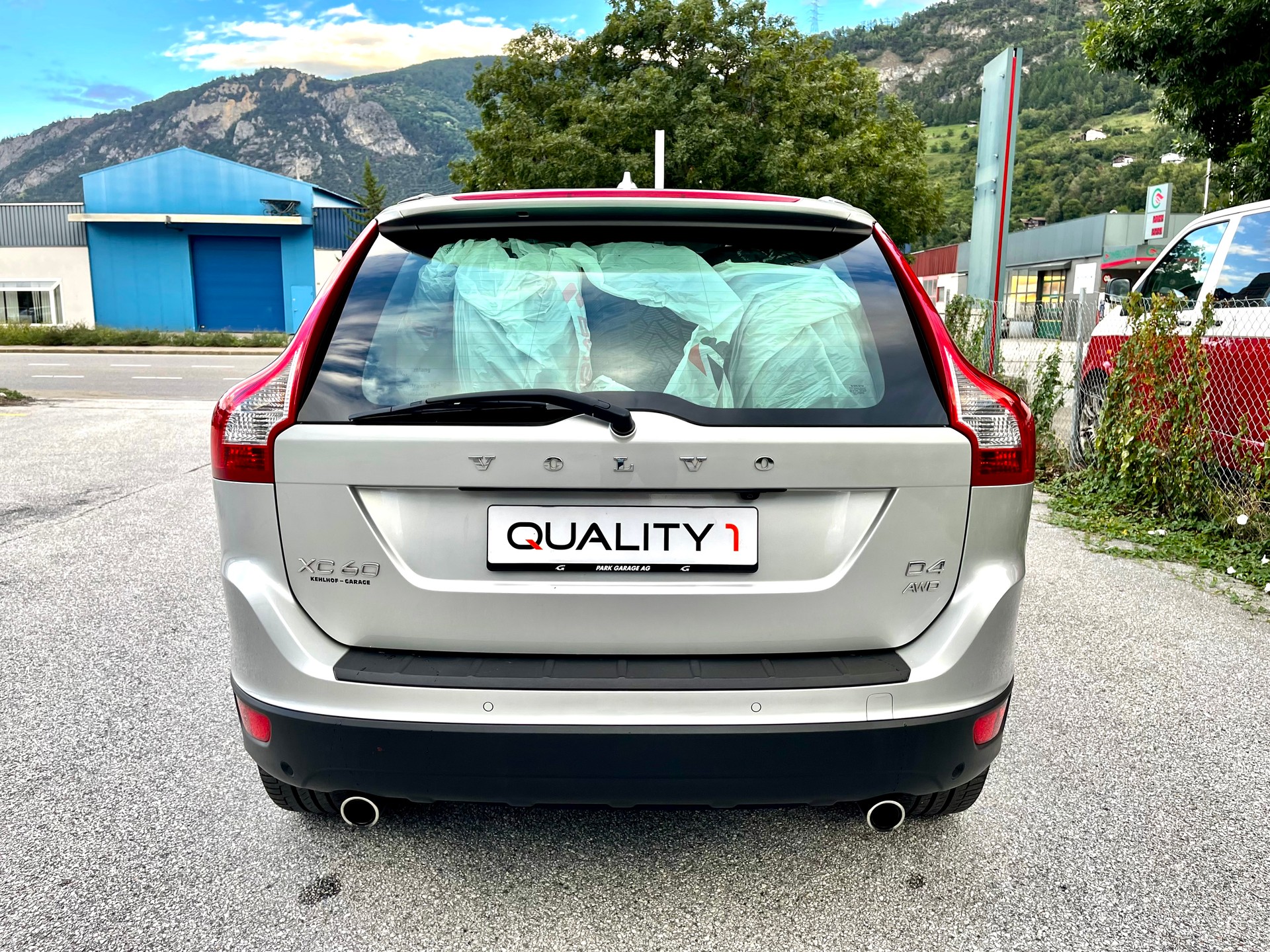 VOLVO XC60 D4 AWD R-Design-image-16