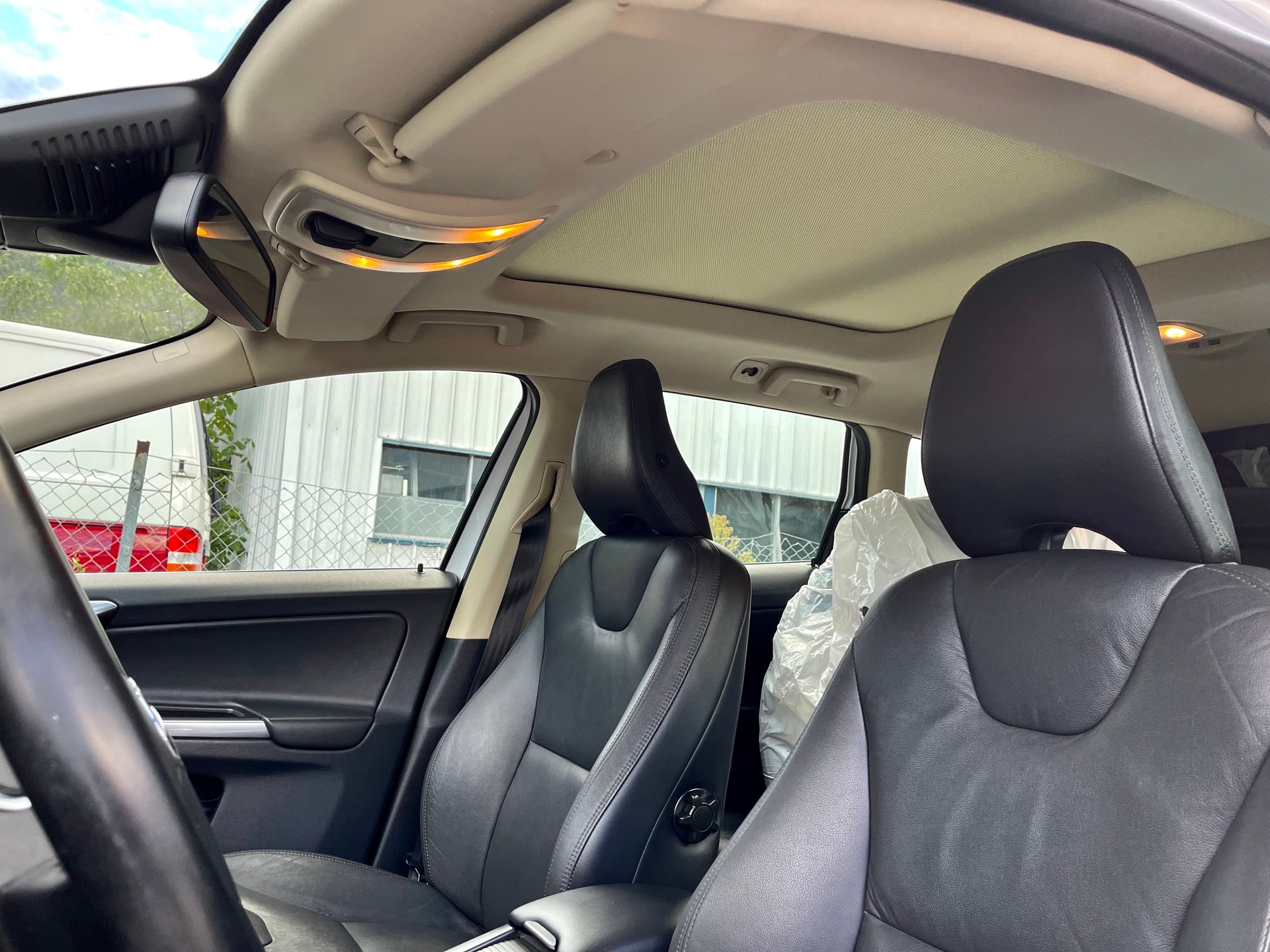 VOLVO XC60 D4 AWD R-Design-image-6