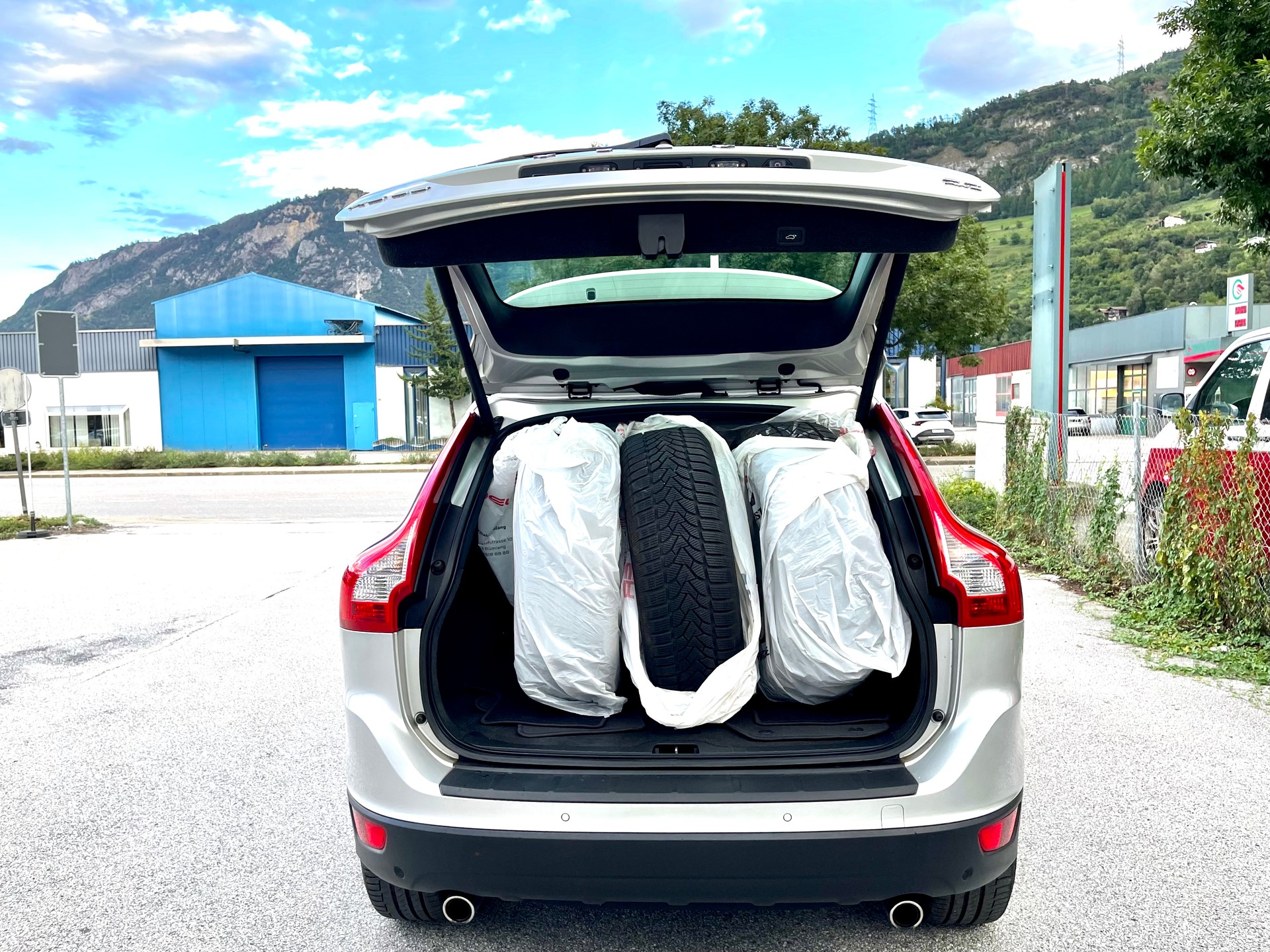 VOLVO XC60 D4 AWD R-Design-image-5