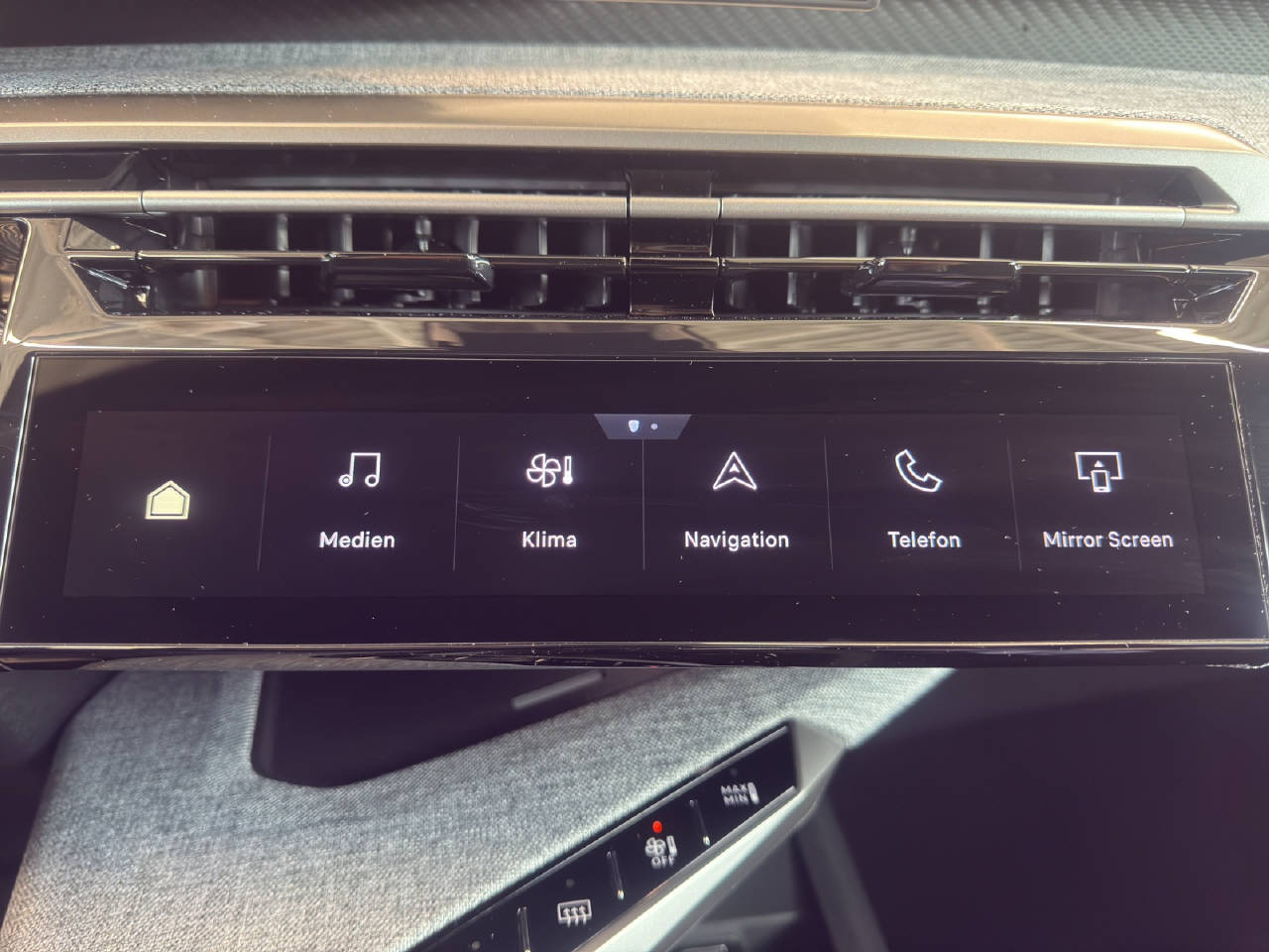 PEUGEOT 3008 1.2 Hybrid 145 PS Allure Premium-image-15