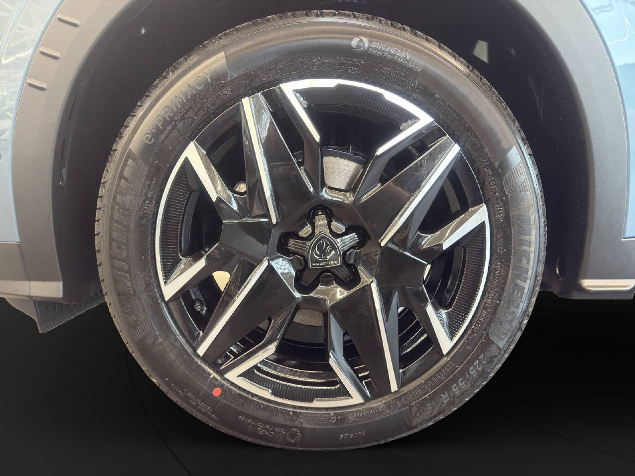 PEUGEOT 3008 1.2 Hybrid 145 PS Allure Premium-showroom-element-3