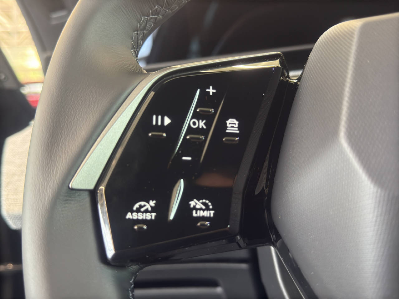 PEUGEOT 3008 1.2 Hybrid 145 PS Allure Premium-image-9