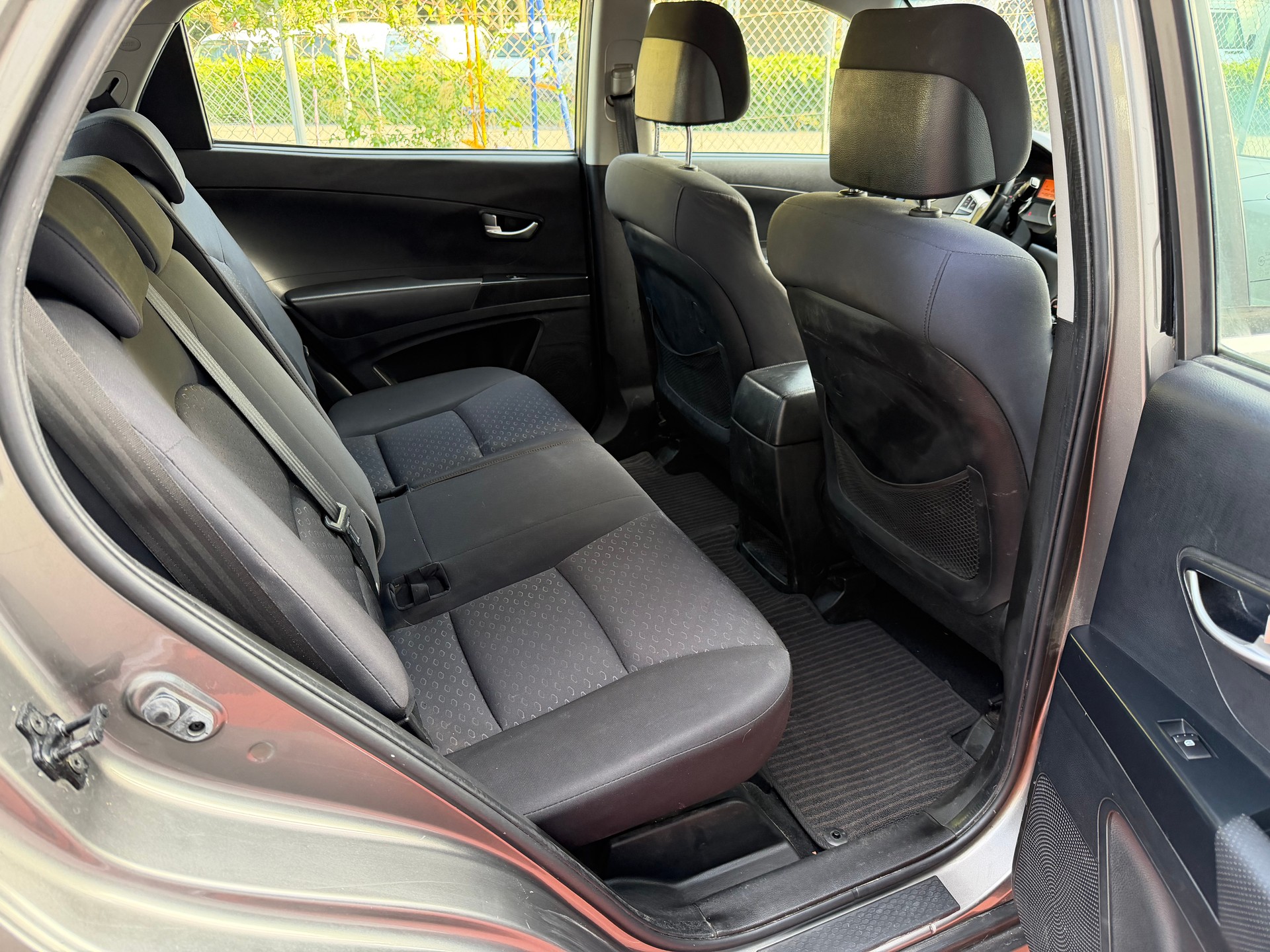 KGM-SsangYong Korando 2.0 e-XDI Swiss Limited Edition 4WD-image-10