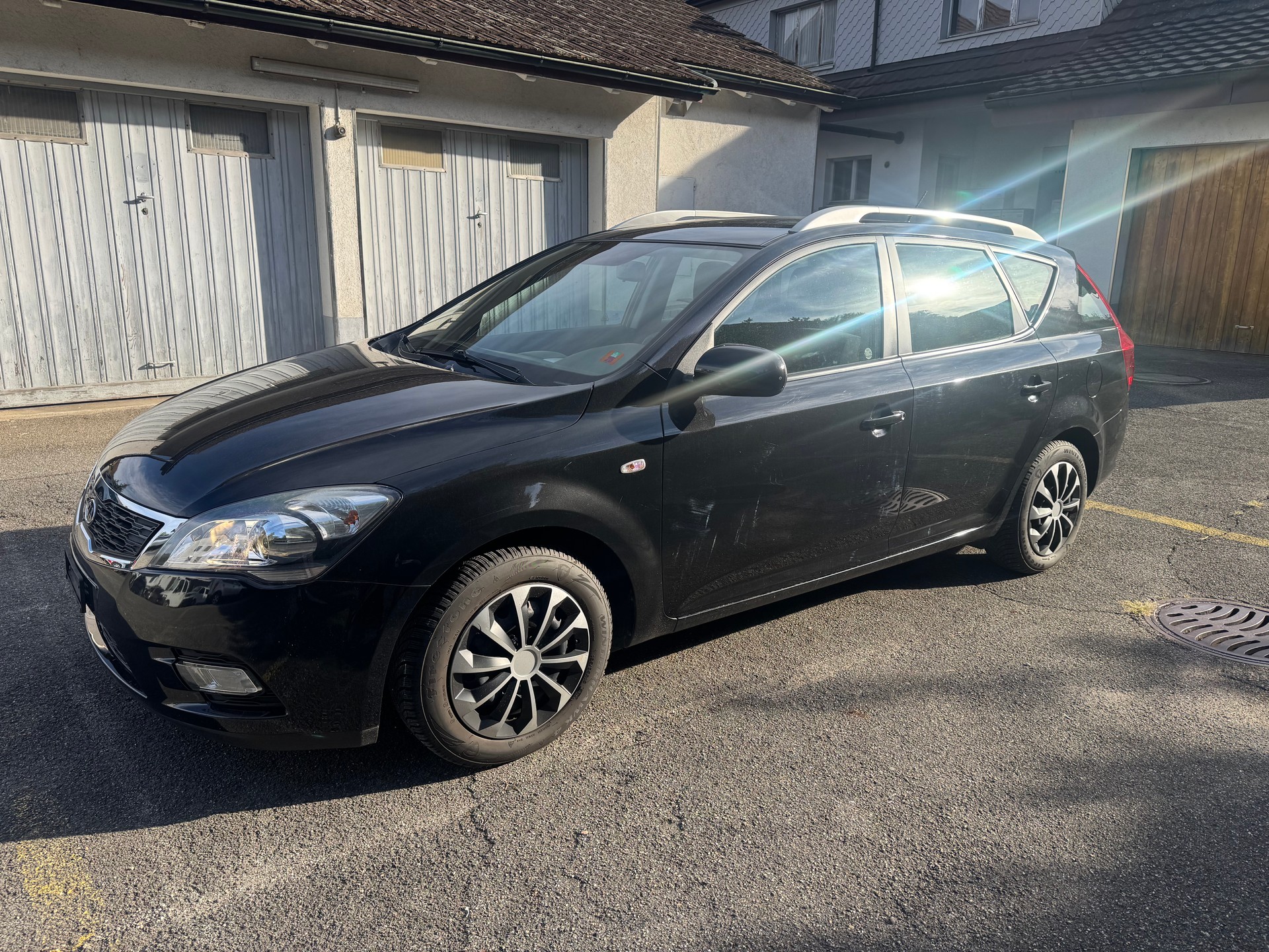 KIA Cee'd Sporty Wagon 1.6 16V Classic-image-1