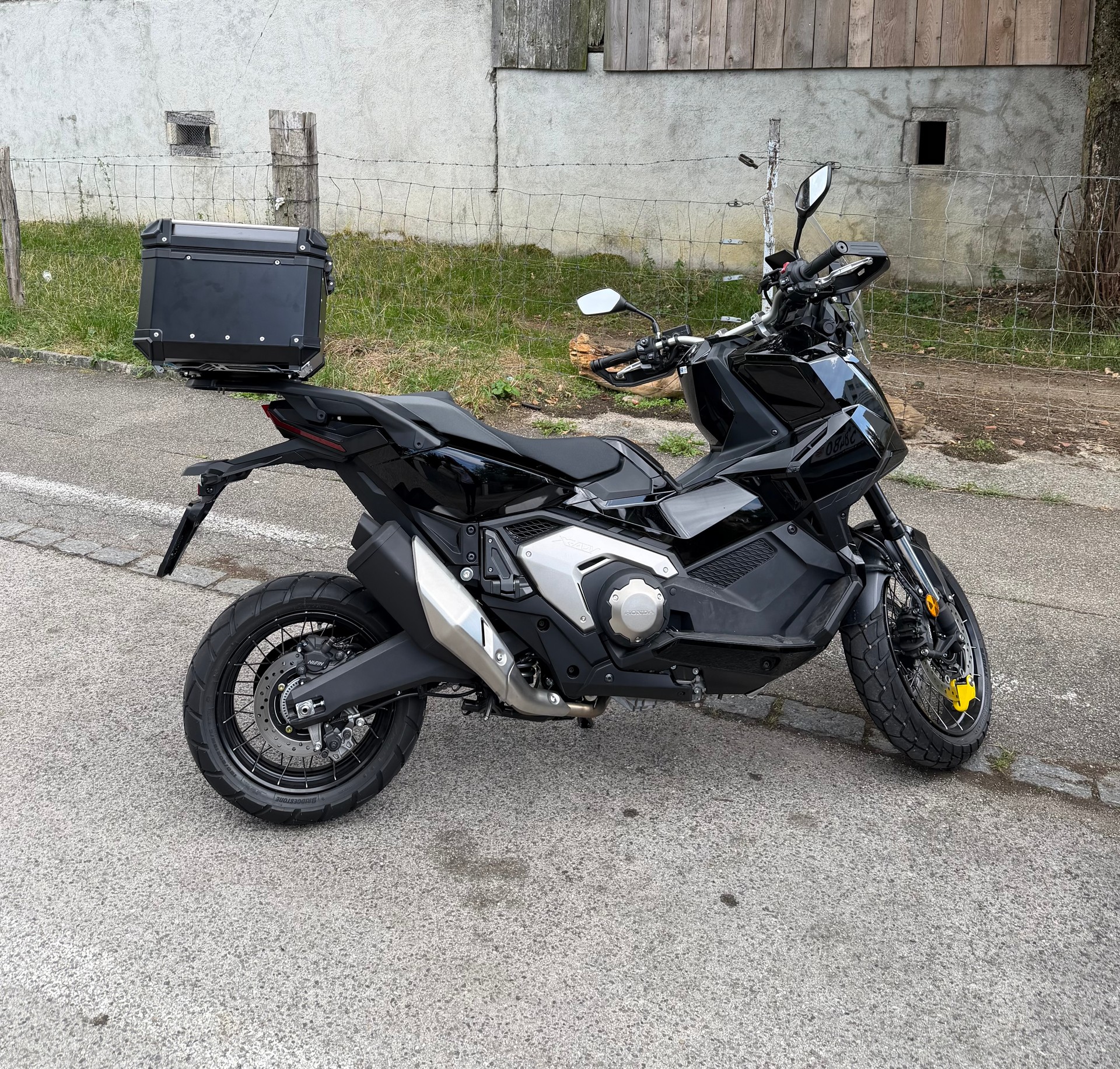 HONDA X-ADV 750-image-0