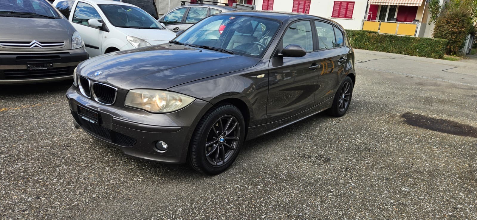 BMW 120i-image-5