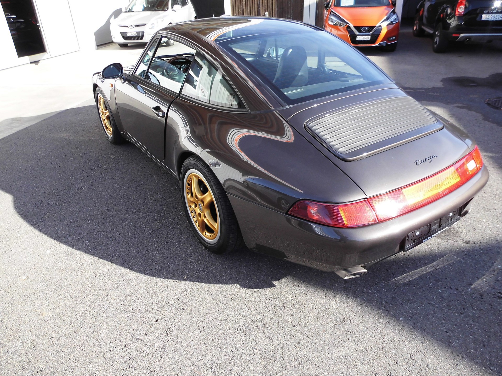 PORSCHE 911 Targa-image-5
