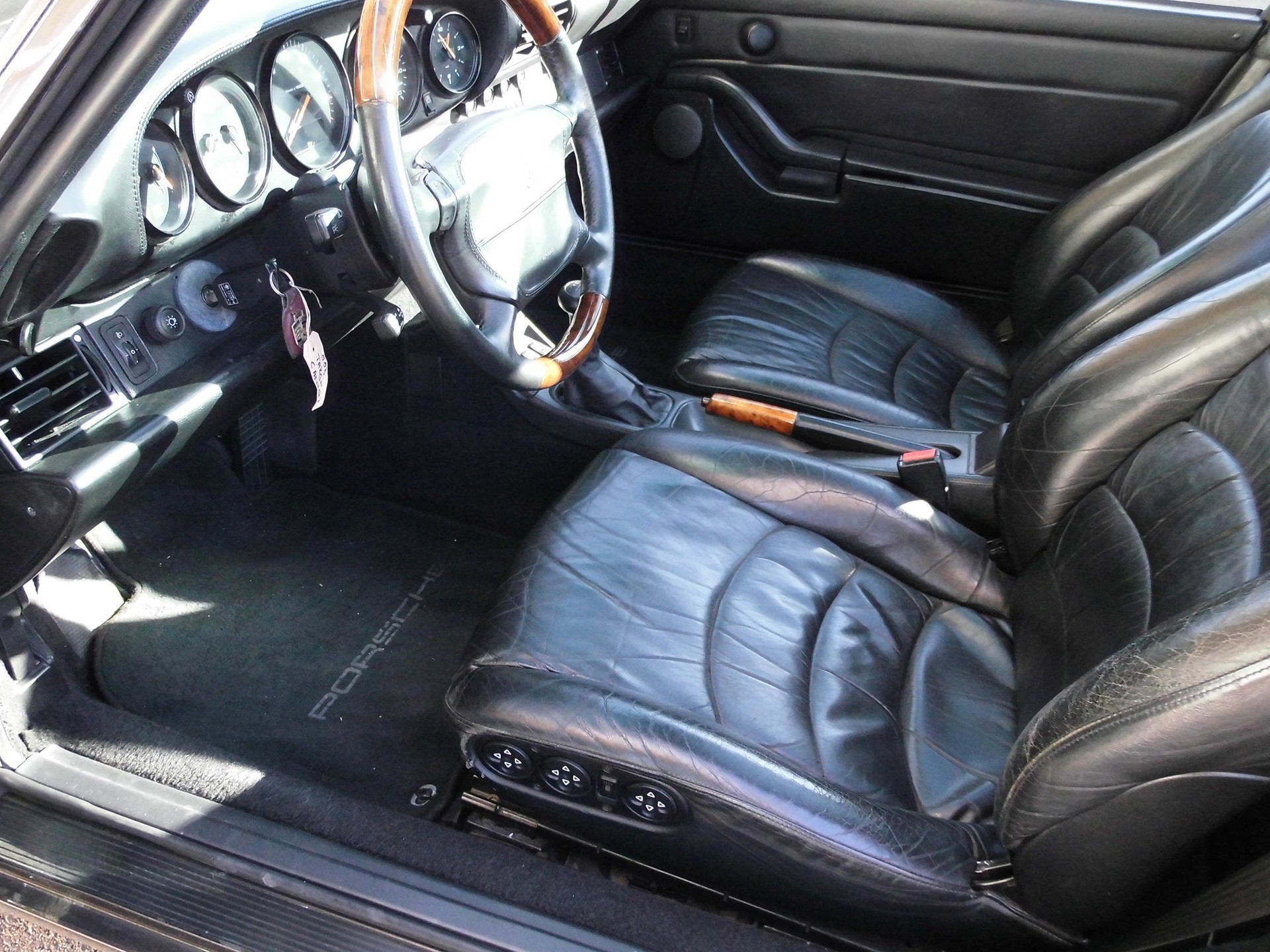 PORSCHE 911 Targa-image-10