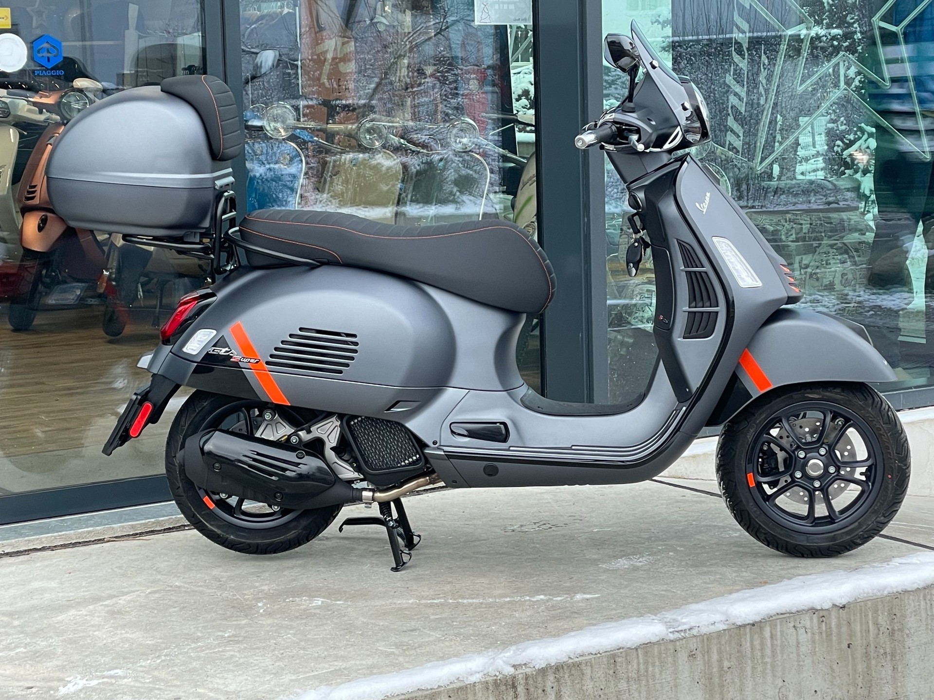 PIAGGIO Vespa GTS 125 Super Sport ABS-image-6