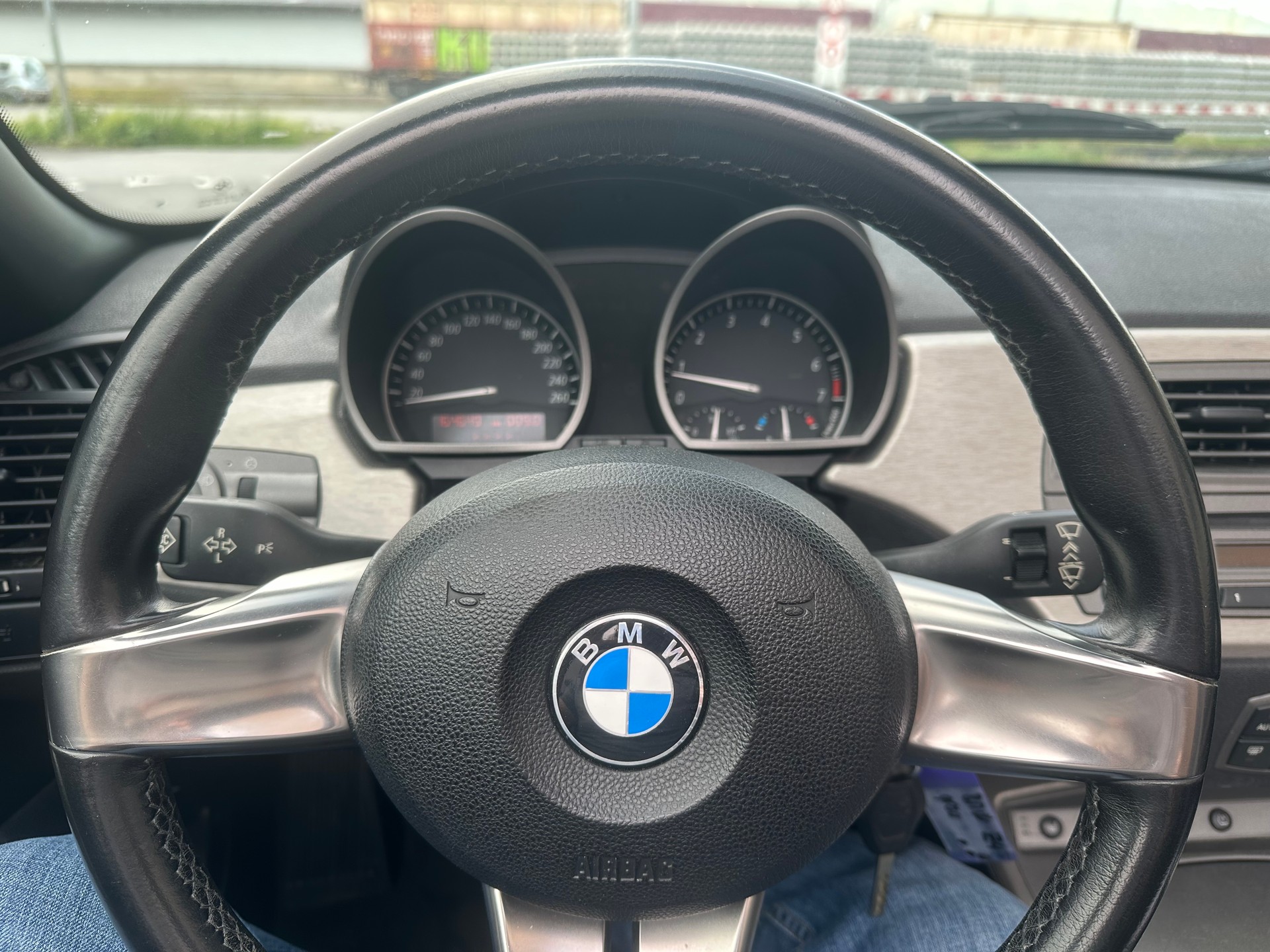 BMW Z4 3.0i Roadster-image-11