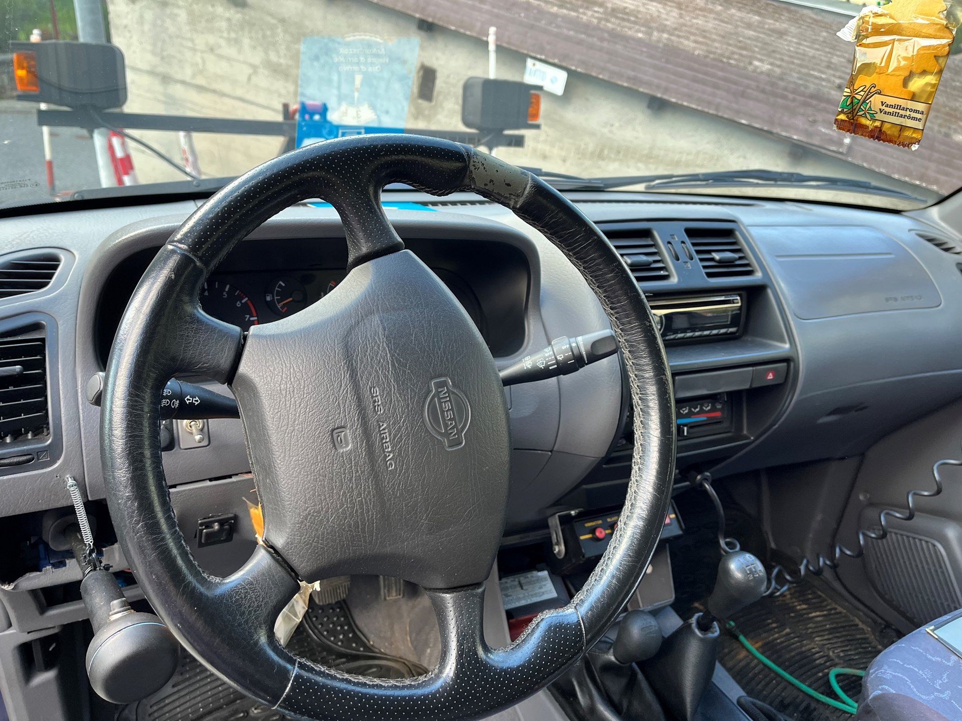 NISSAN Terrano 2.4-image-1