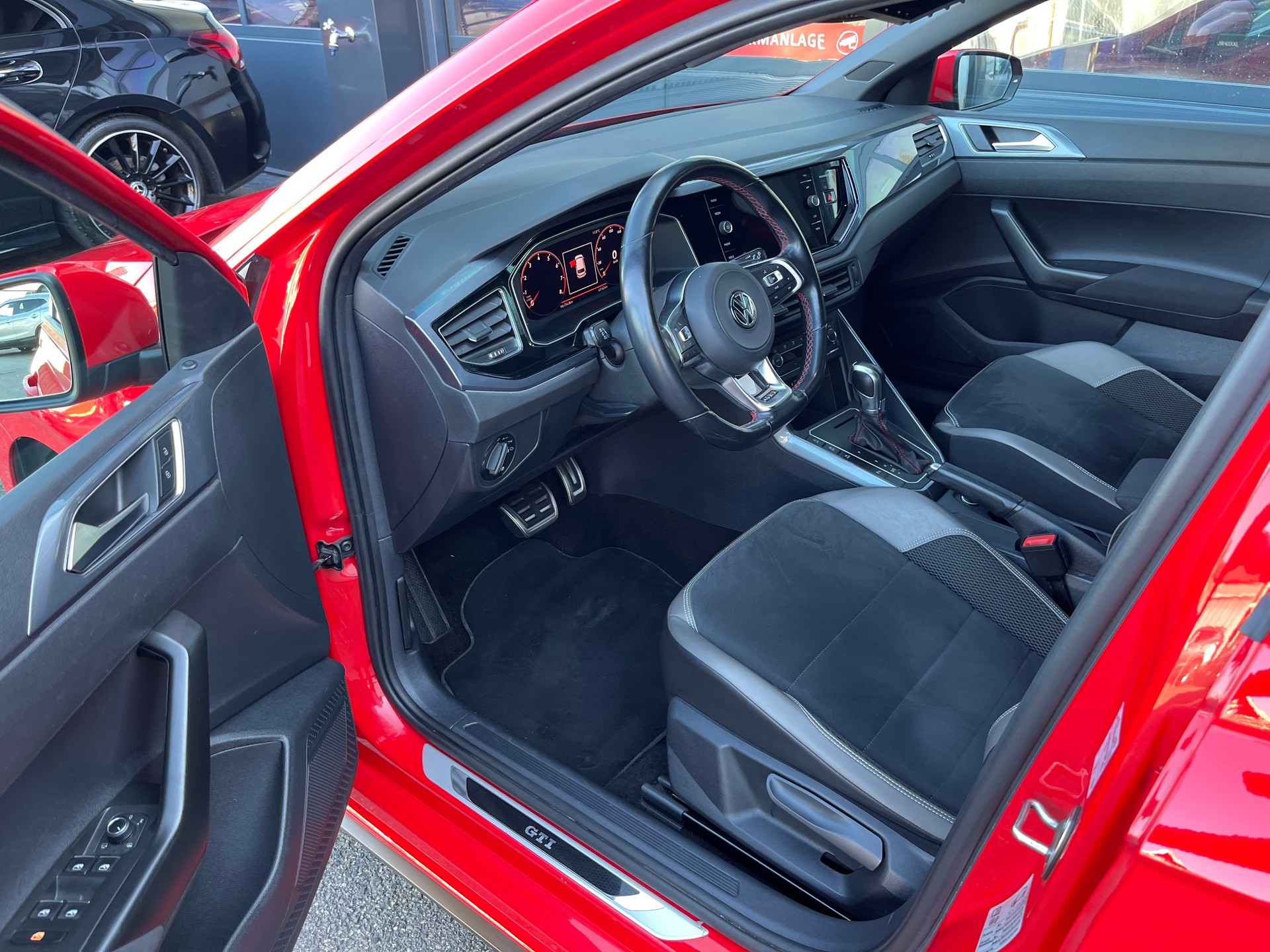 VW Polo 2.0 TSI GTI DSG-image-7