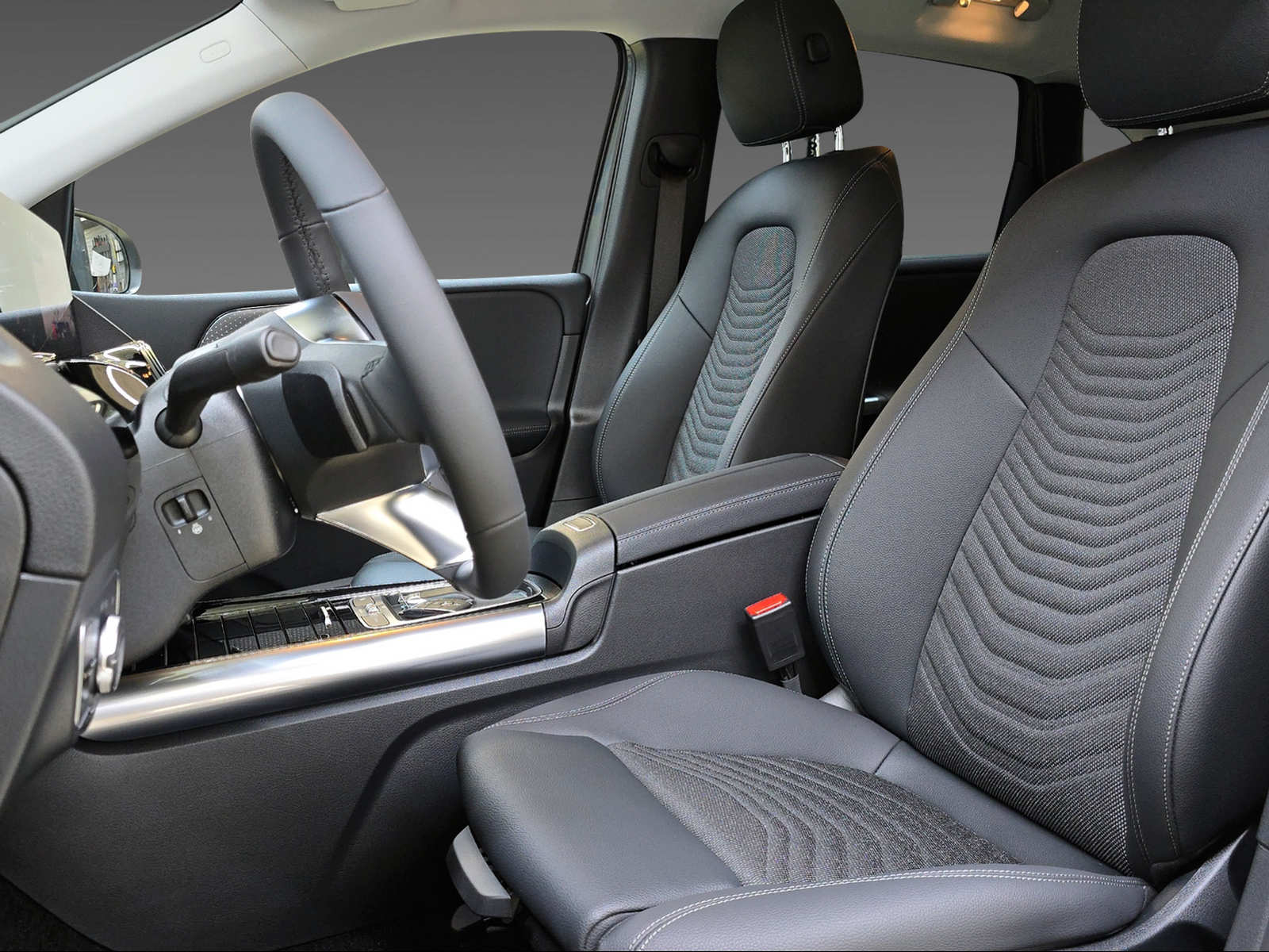 MERCEDES-BENZ B 220 4Matic-image-6