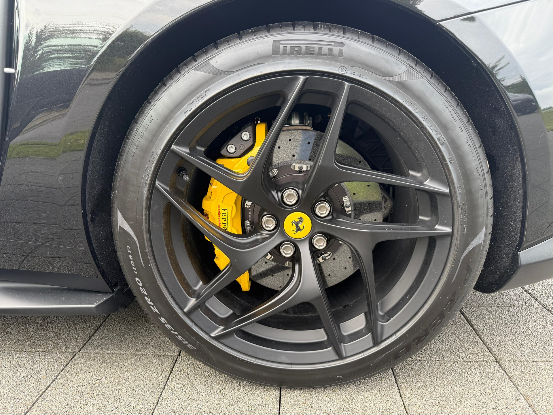 FERRARI 812 Superfast-image-11