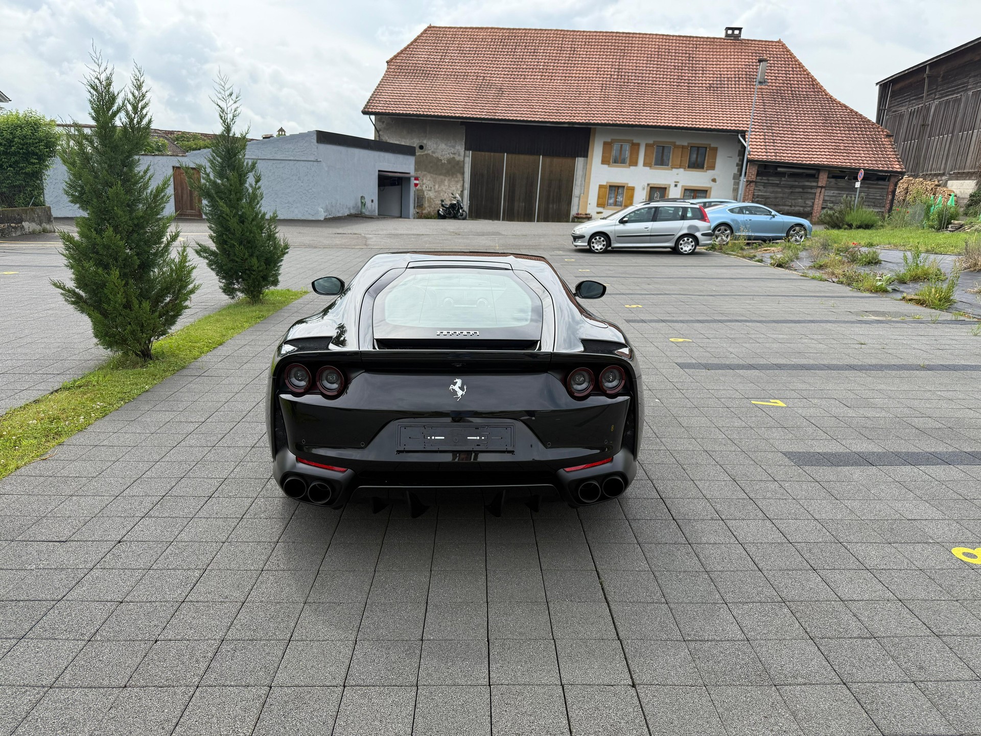 FERRARI 812 Superfast-image-6