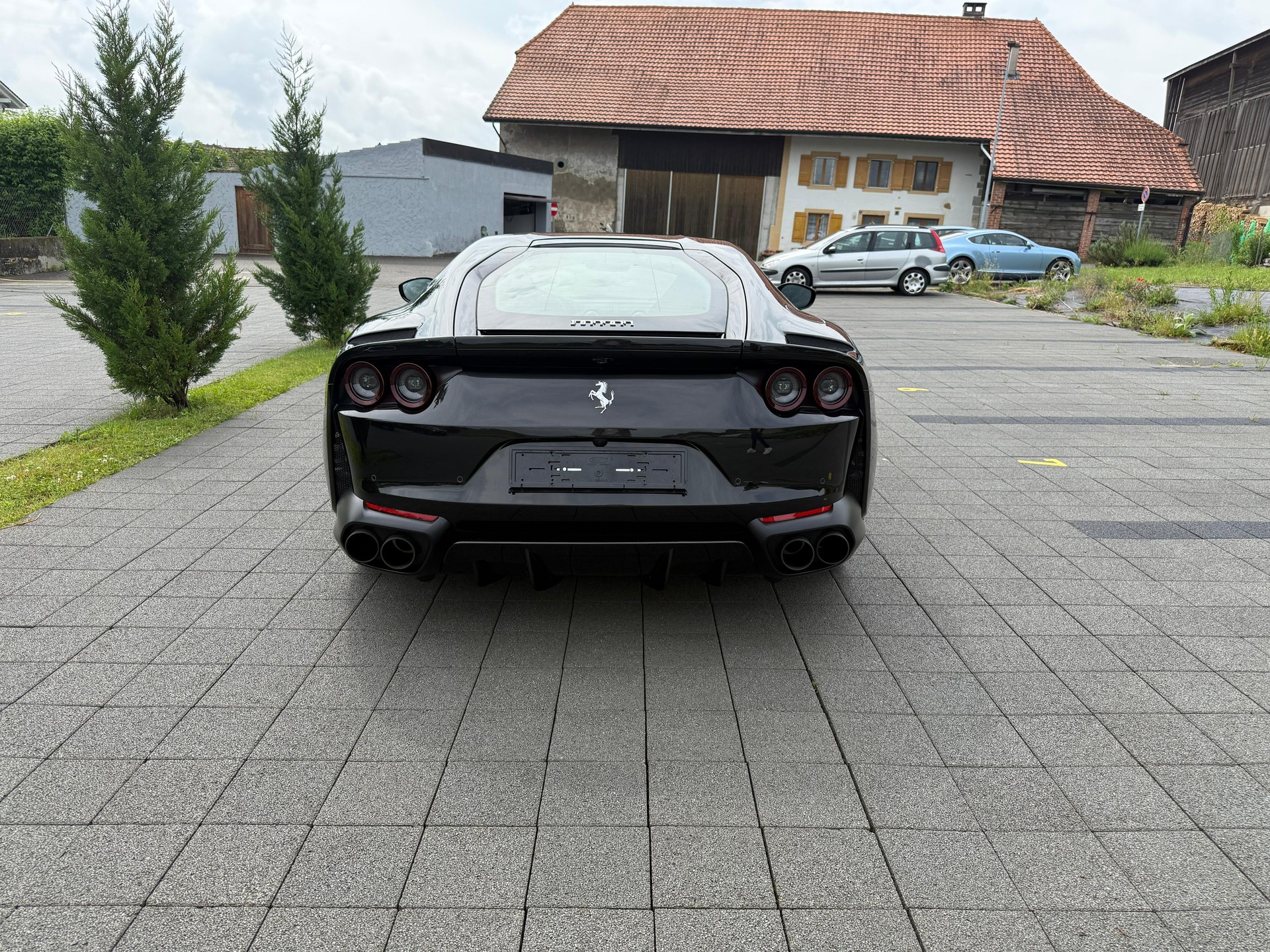 FERRARI 812 Superfast-image-5