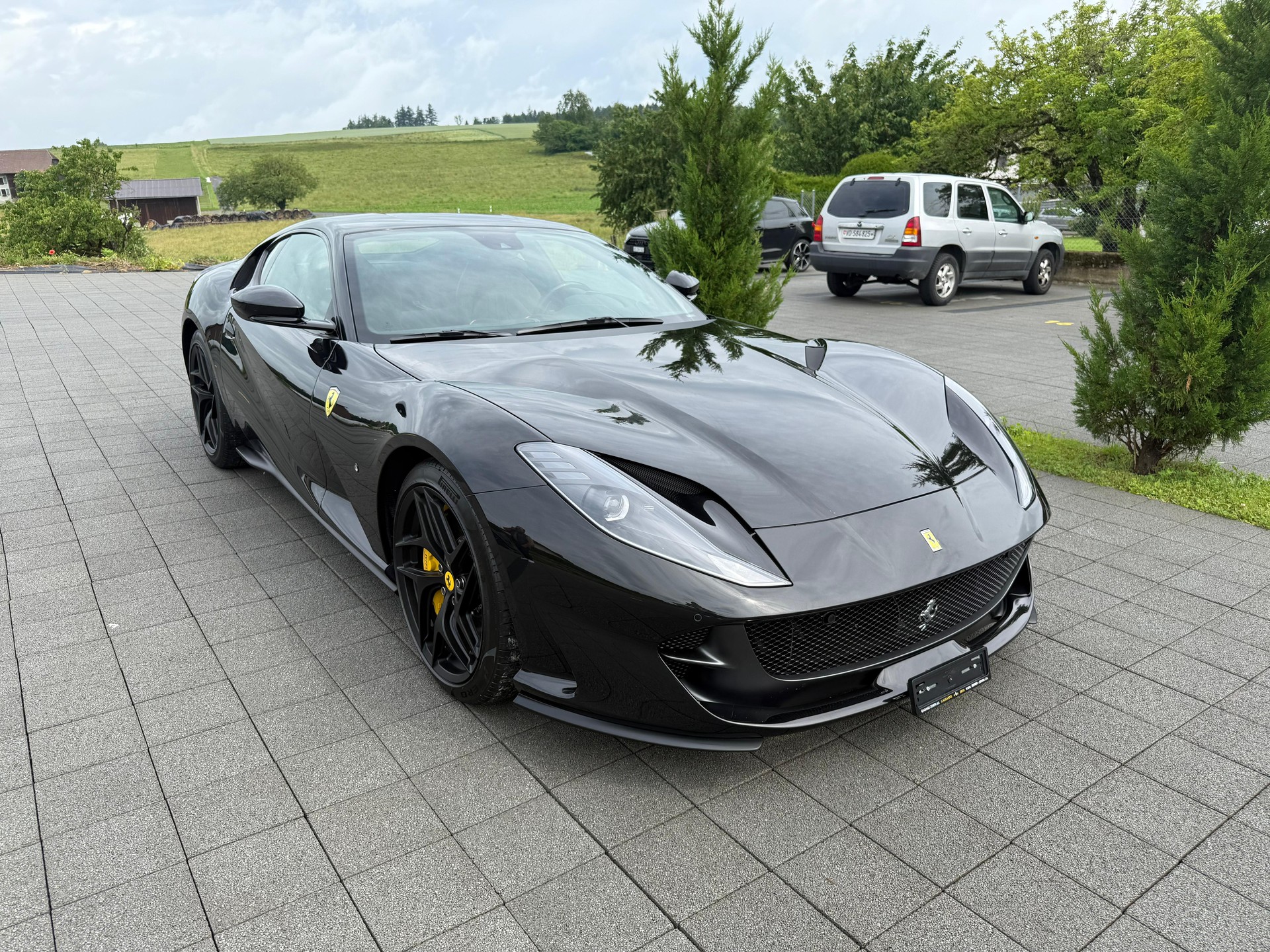 FERRARI 812 Superfast-showroom-element-1