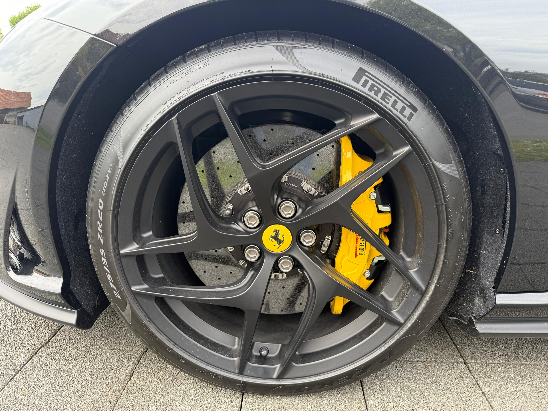 FERRARI 812 Superfast-image-10