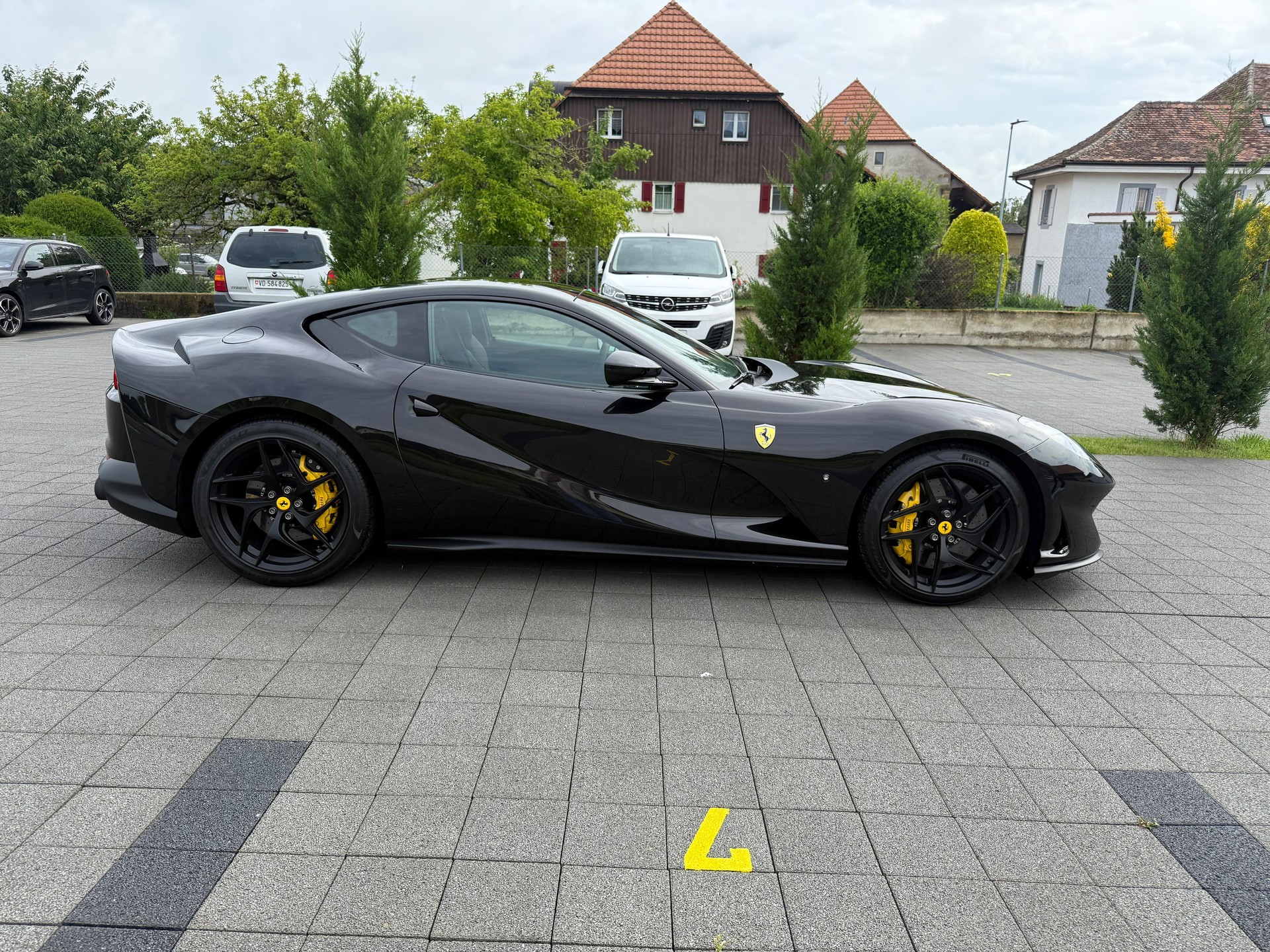 FERRARI 812 Superfast