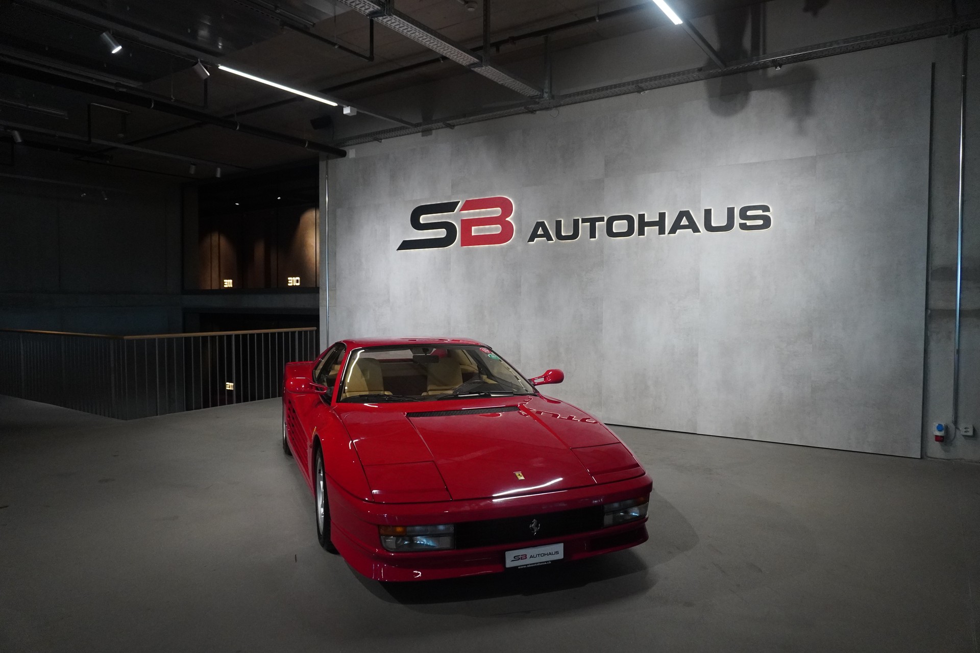 FERRARI Testarossa-showroom-element-1