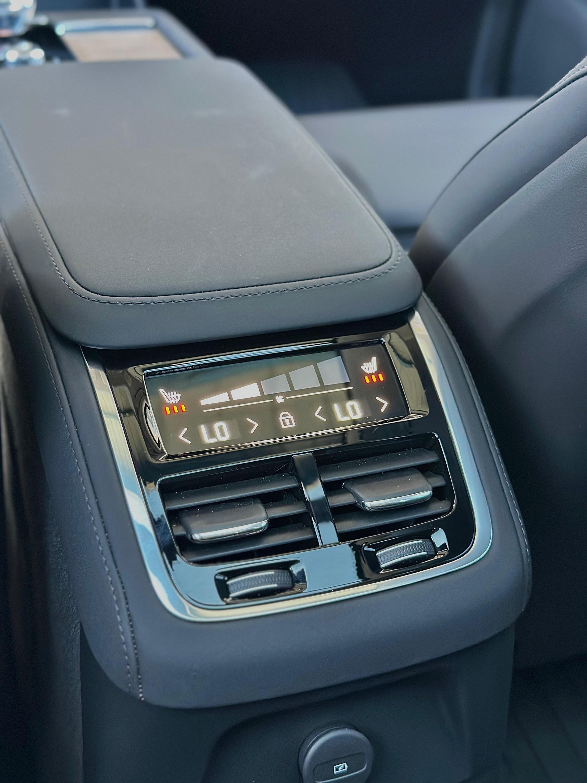 VOLVO XC90 2.0 T8 TE Ultra Dark eAWD-image-17