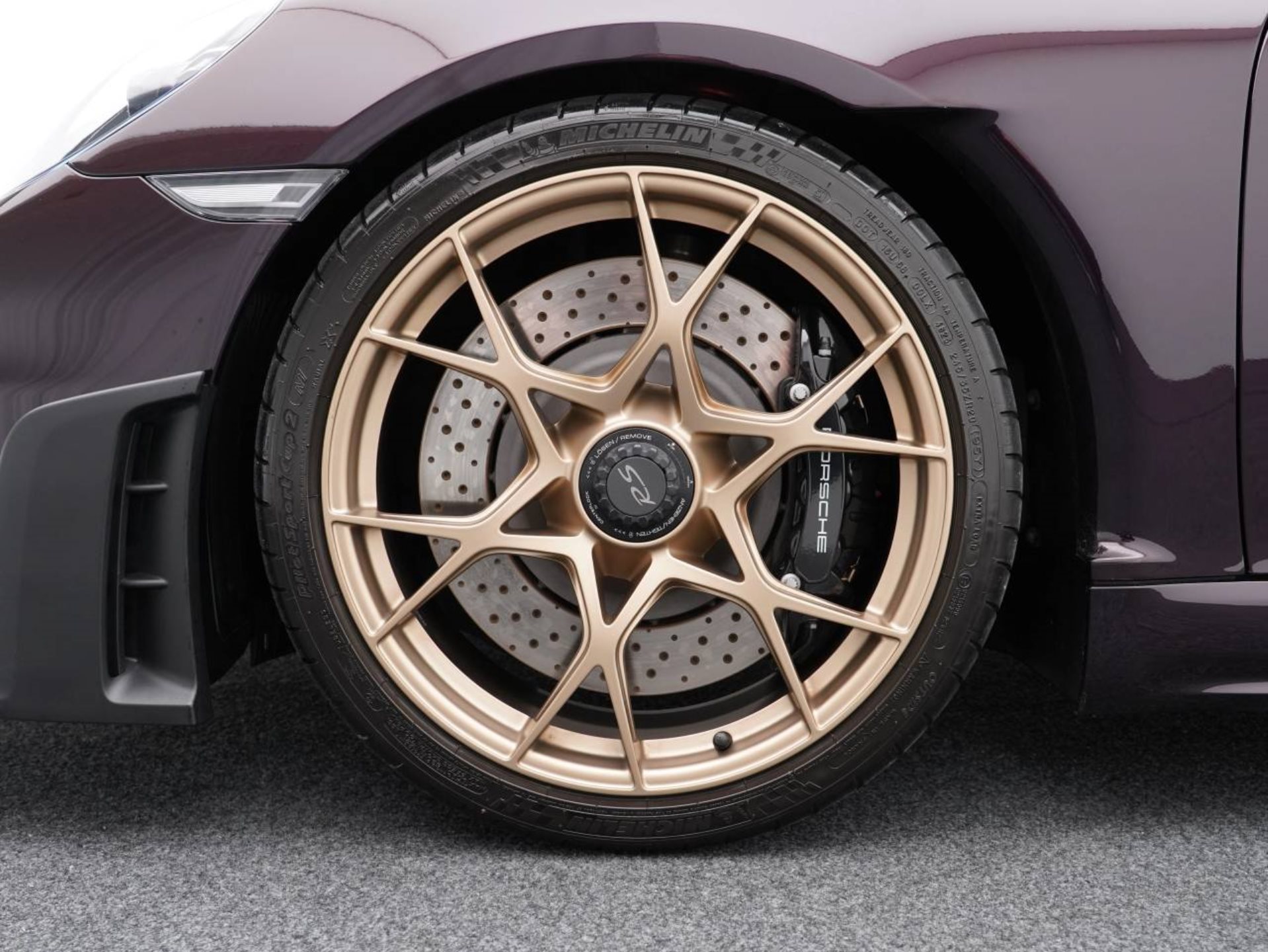PORSCHE 718 Spyder RS-image-10