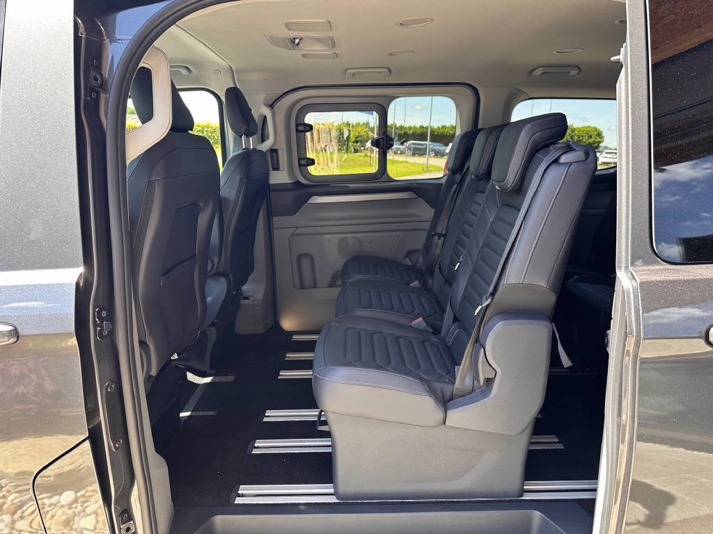 FORD Tourneo Custom Bus 320 L1 2.0 EcoBlue 170 Titanium X 4x4-image-8