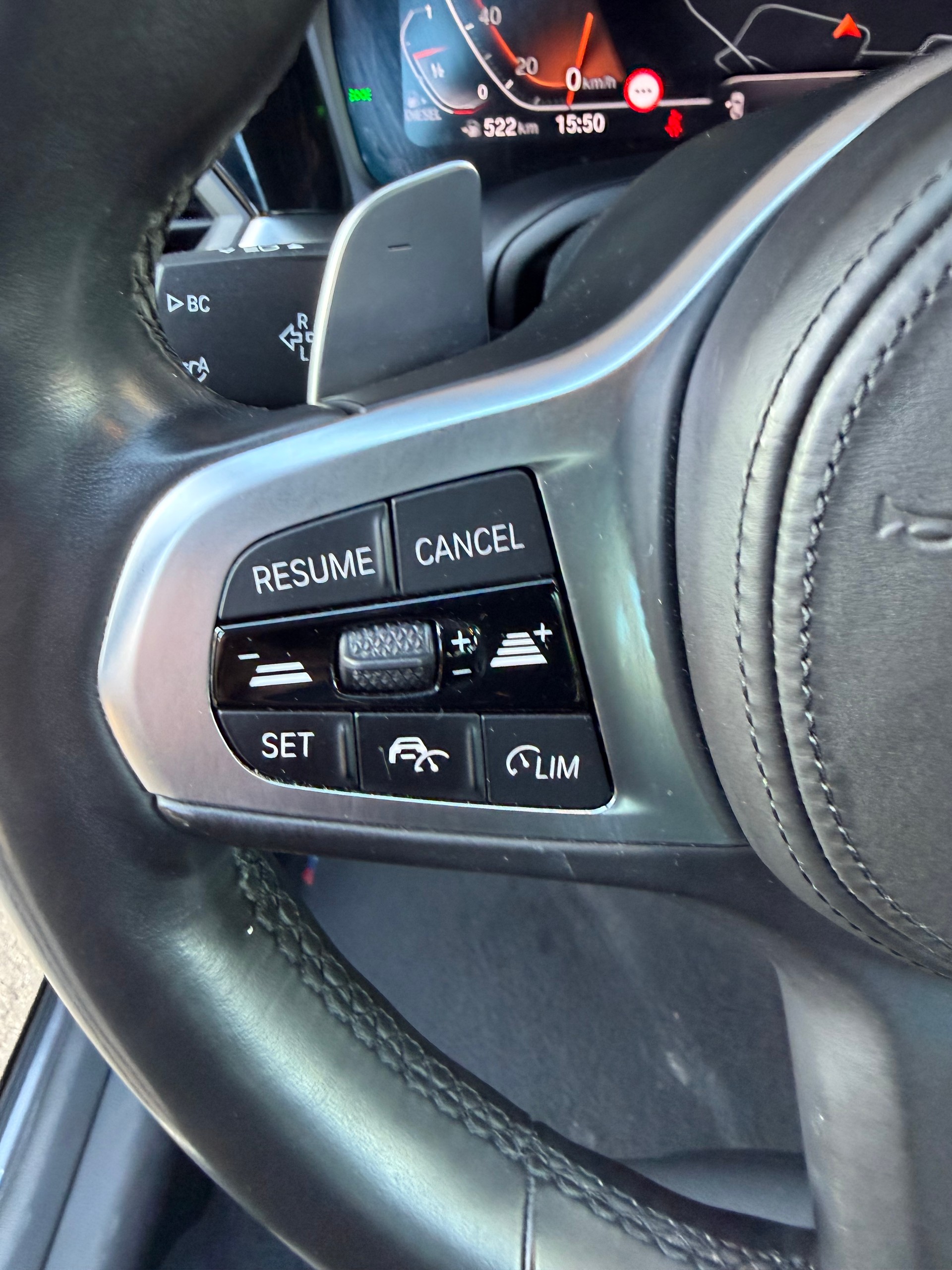BMW 320d xDrive M Sport Steptronic-image-12