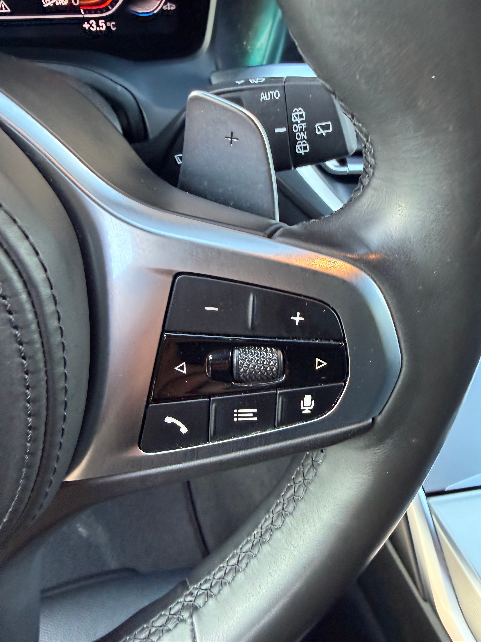 BMW 320d xDrive M Sport Steptronic-image-14