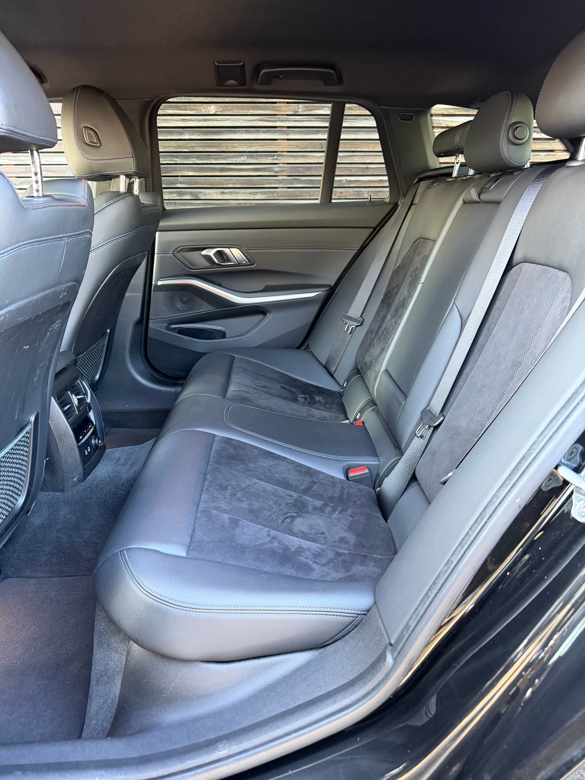 BMW 320d xDrive M Sport Steptronic-image-7