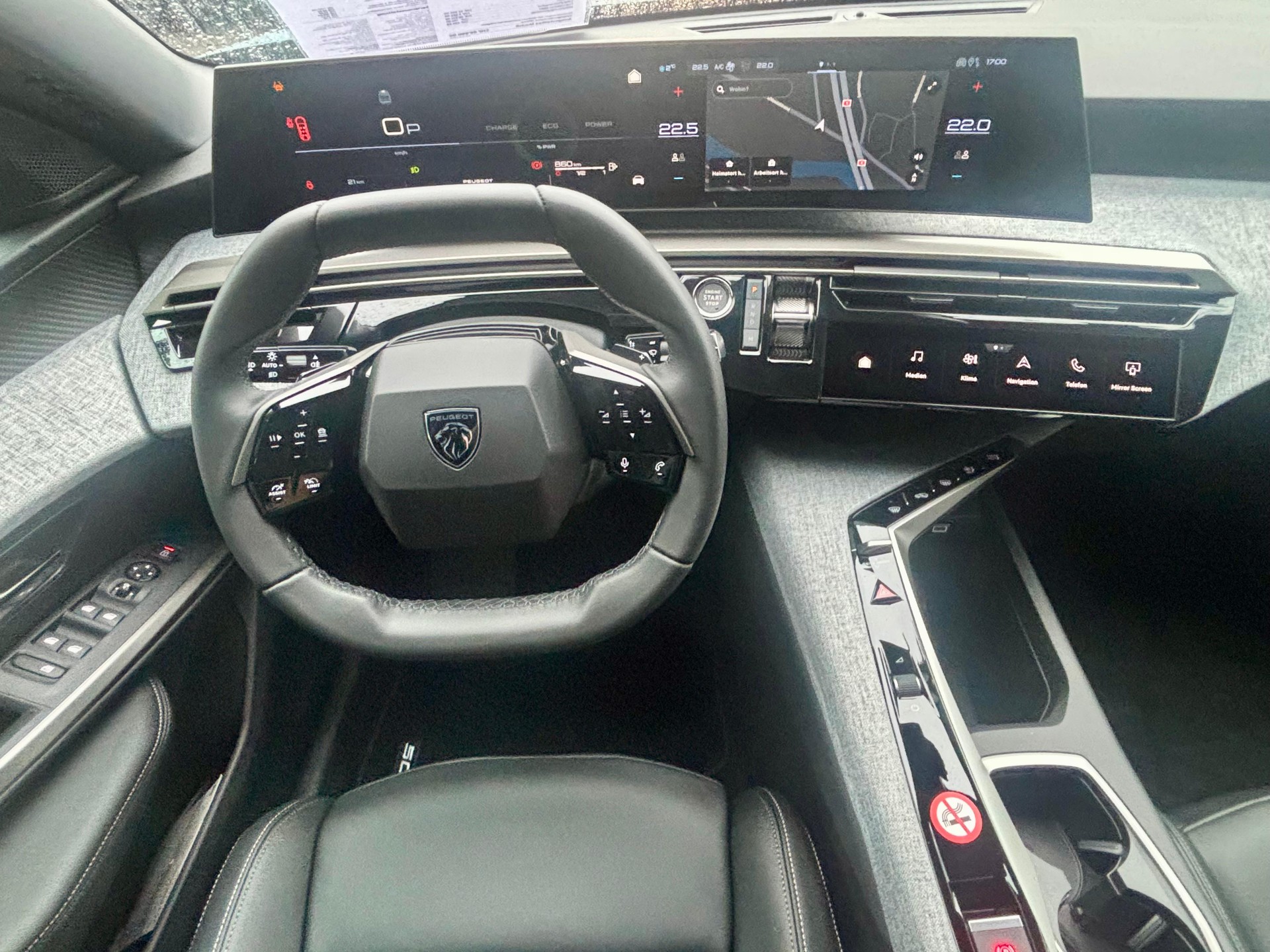 PEUGEOT 5008 1.2 Hybrid Allure Premium-image-7