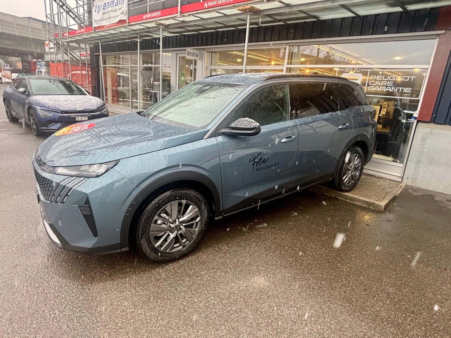 PEUGEOT 5008 1.2 Hybrid Allure-showroom-element-2