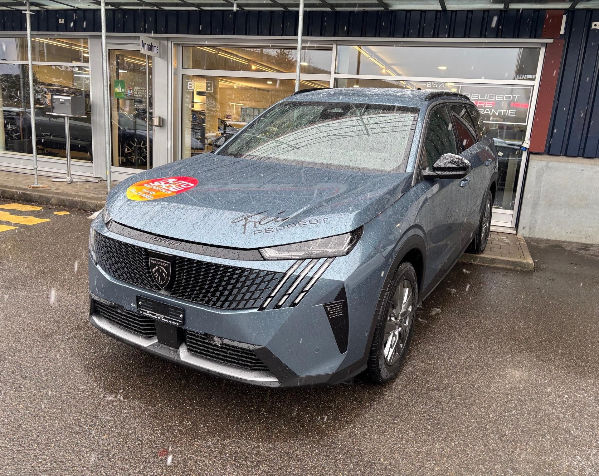 PEUGEOT 5008 1.2 Hybrid Allure