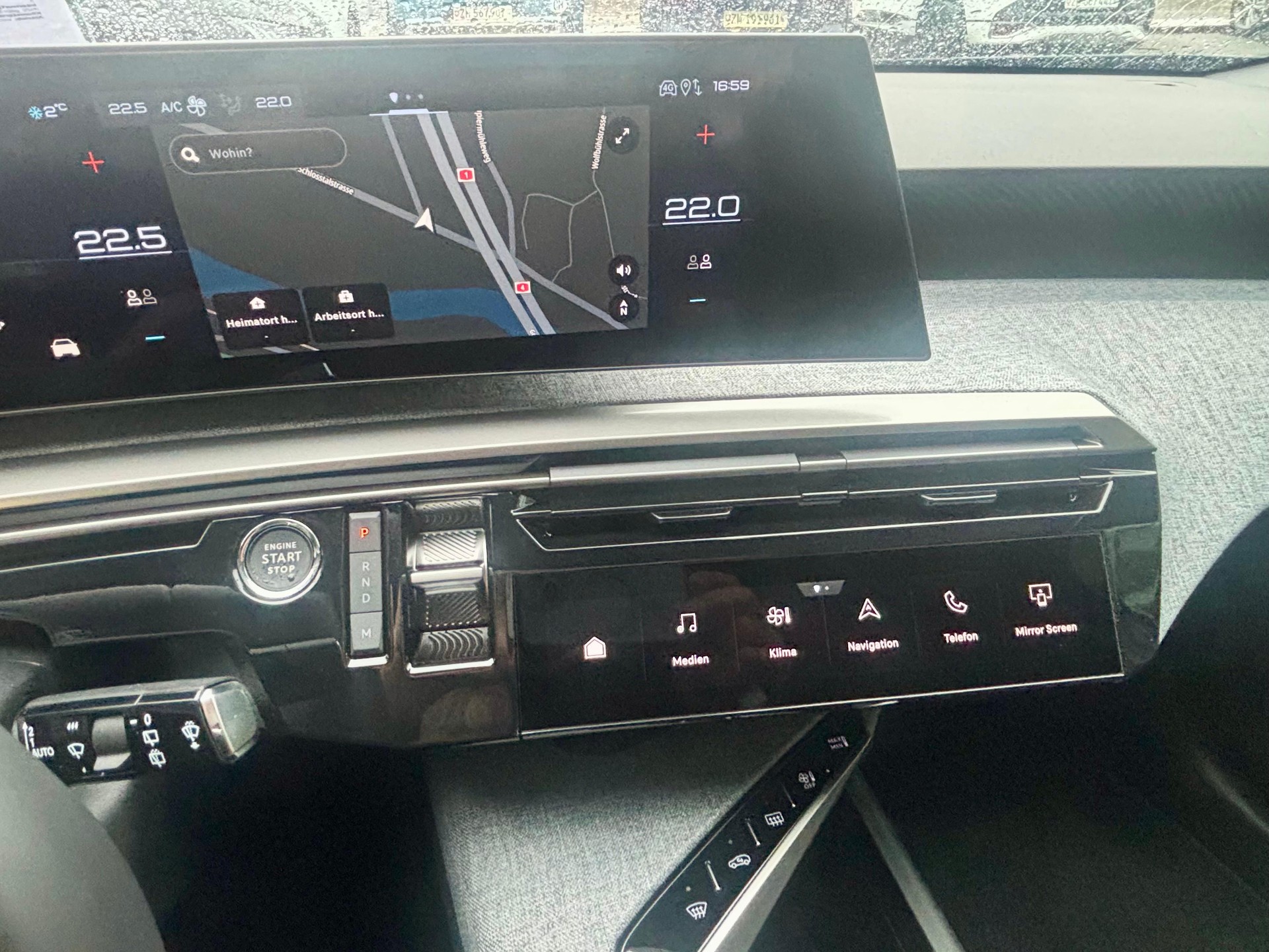 PEUGEOT 5008 1.2 Hybrid Allure Premium-image-5