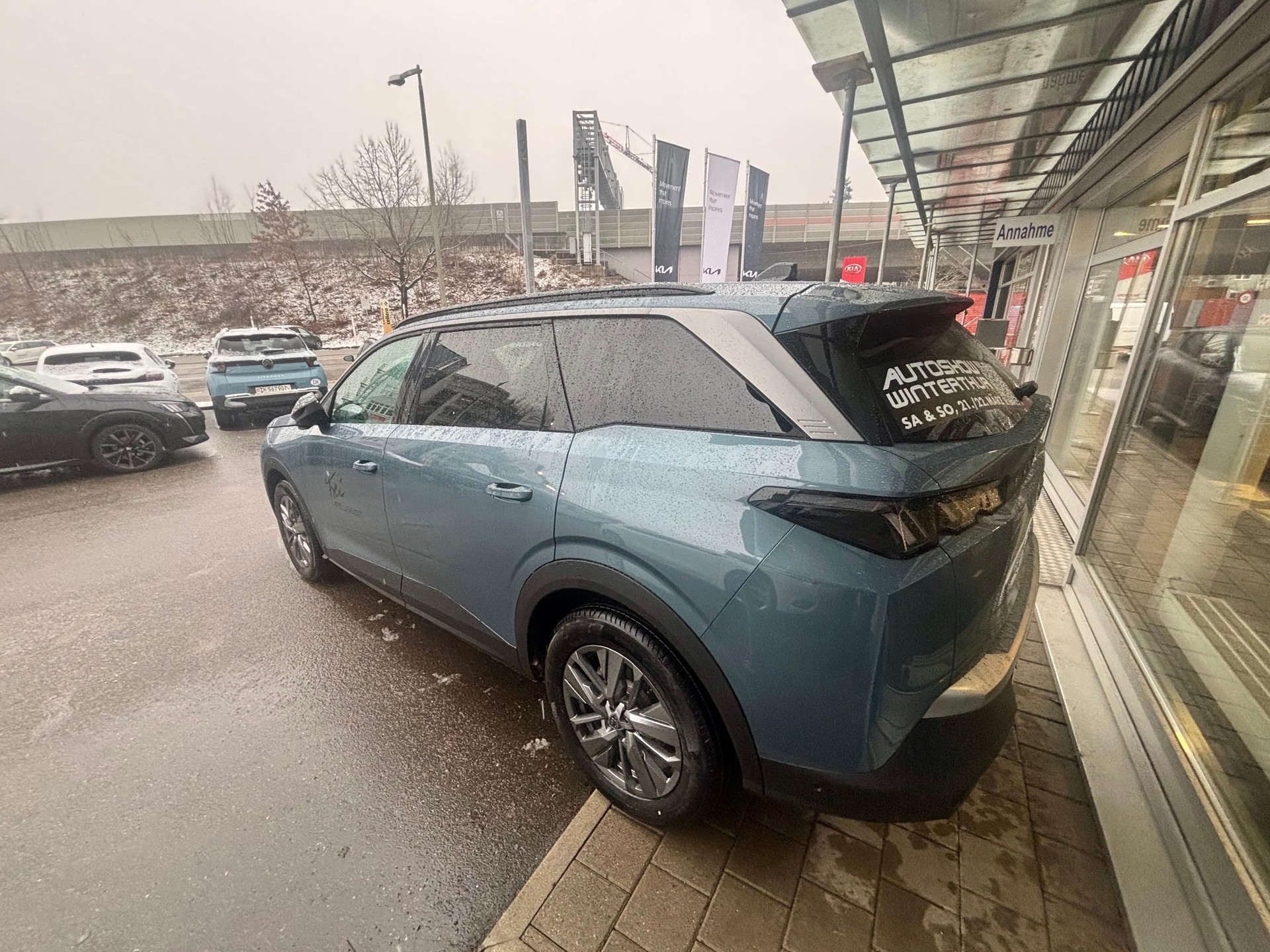 PEUGEOT 5008 1.2 Hybrid Allure-showroom-element-3