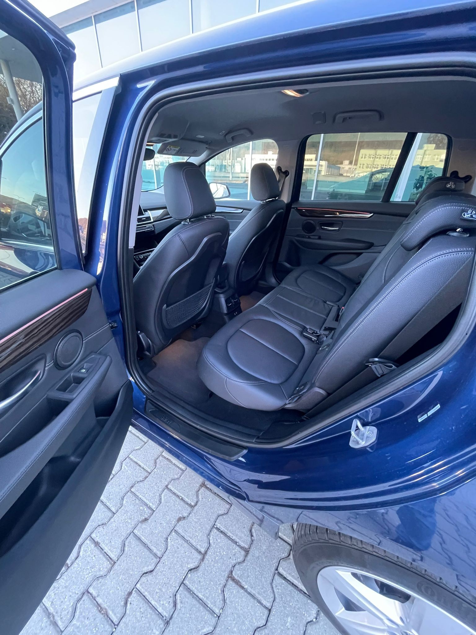 BMW 218i Gran Tourer Luxury Line-image-5