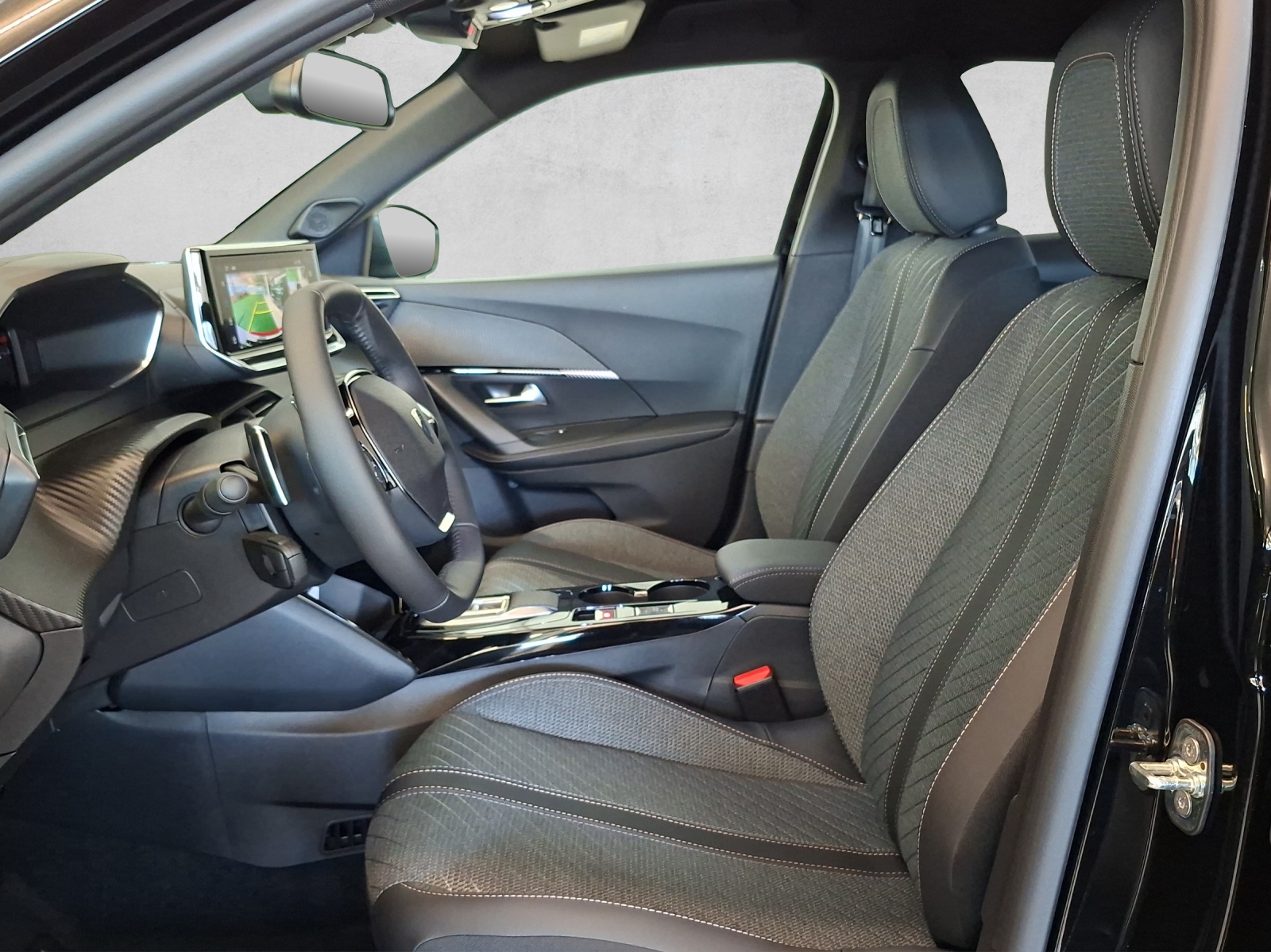 PEUGEOT 2008 1.2 Hybrid 145 Allure Premium-image-14