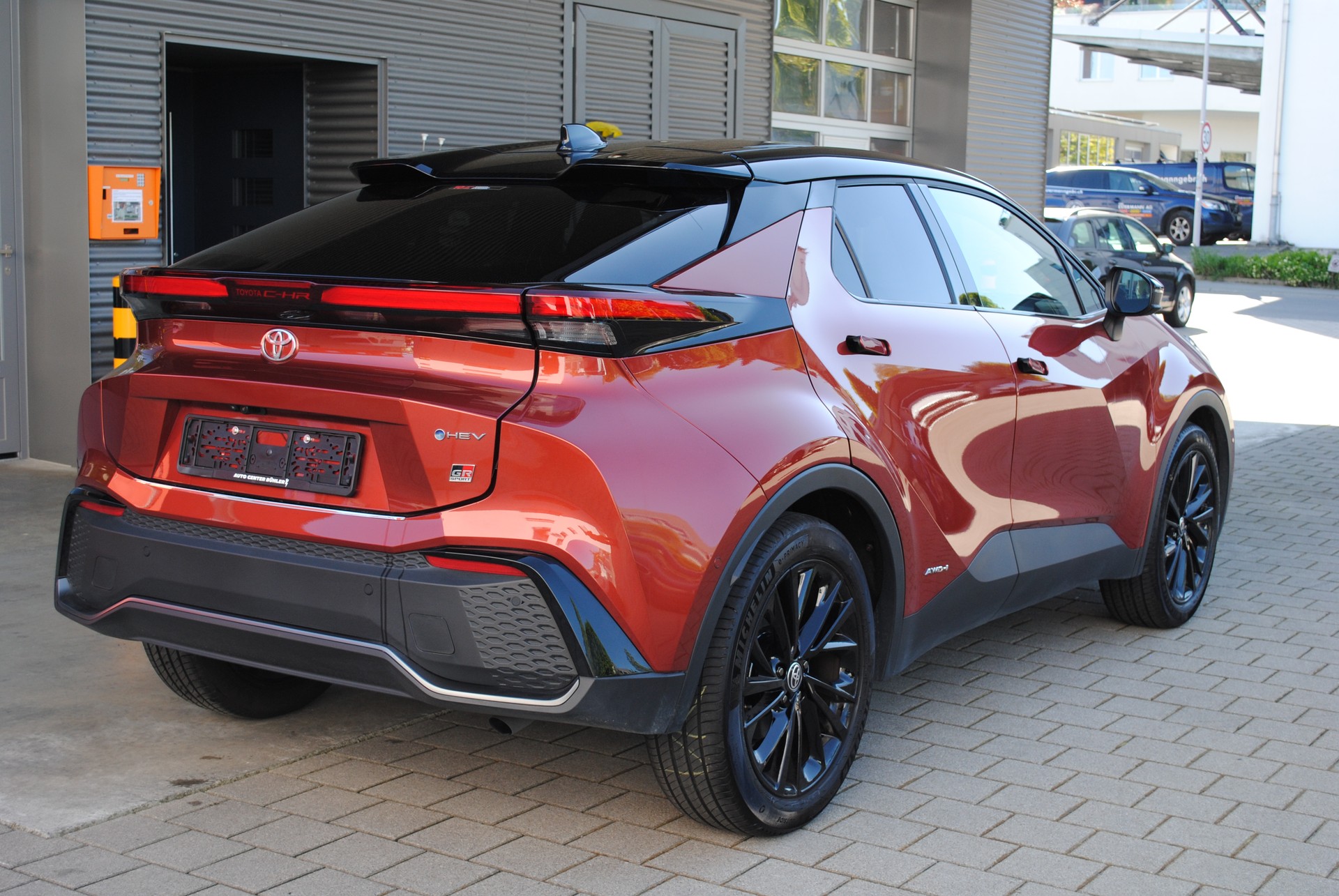 TOYOTA C-HR 2.0 HSD CVT GR Sport 4WD-image-6