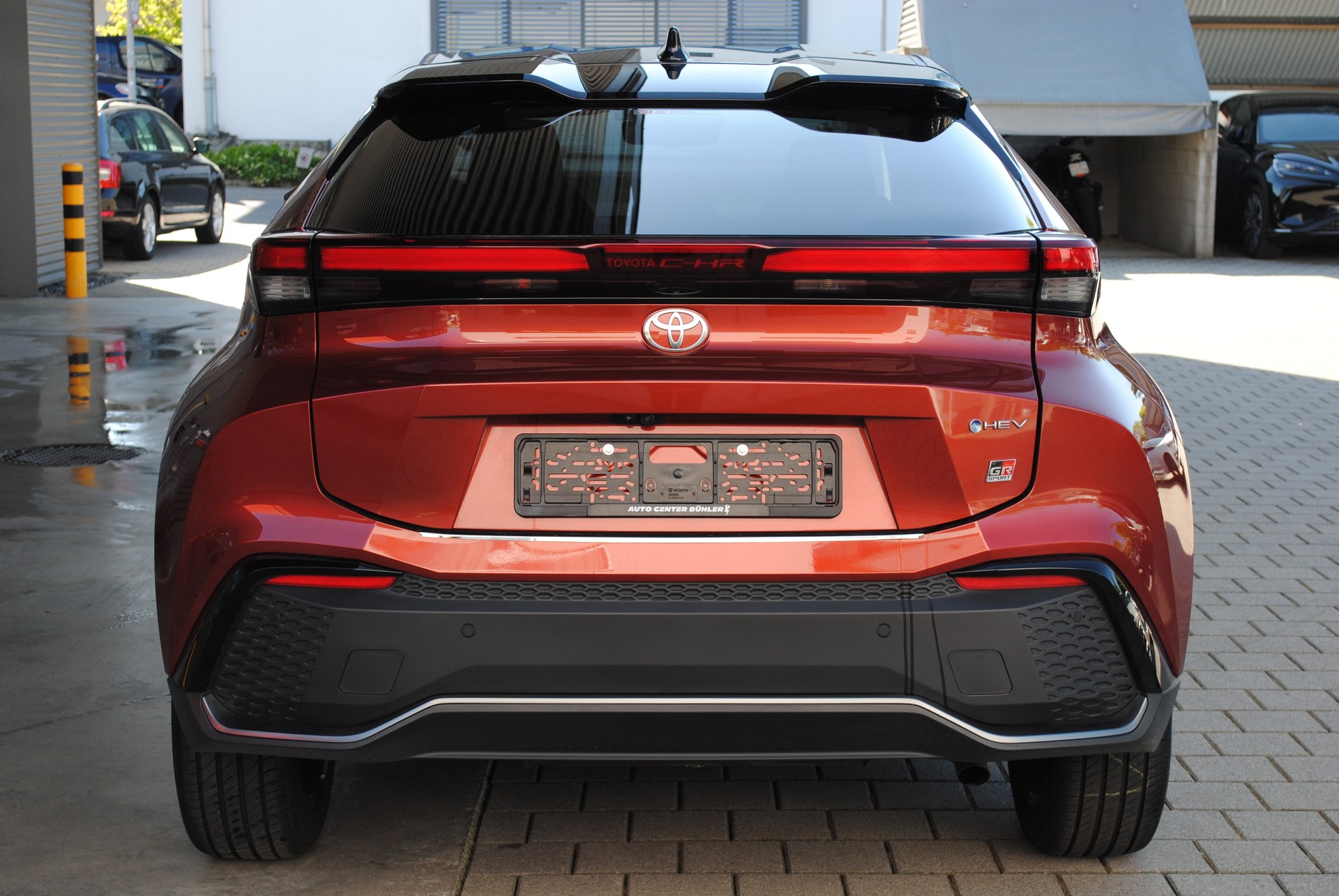 TOYOTA C-HR 2.0 HSD CVT GR Sport 4WD-image-4