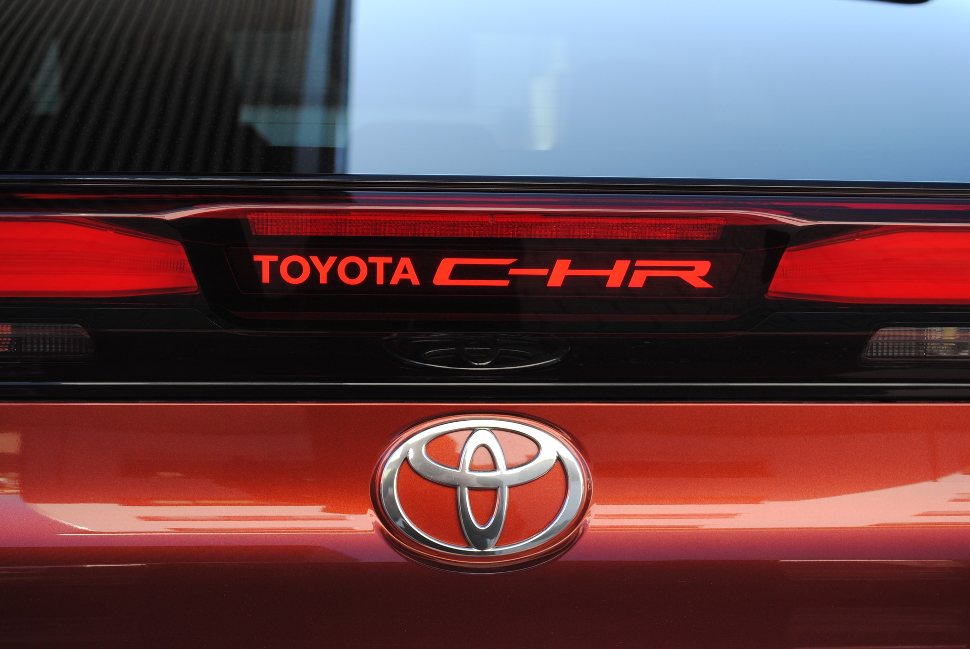 TOYOTA C-HR 2.0 HSD CVT GR Sport 4WD-image-21