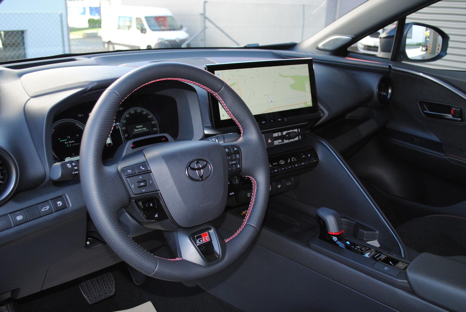 TOYOTA C-HR 2.0 HSD CVT GR Sport 4WD-image-11