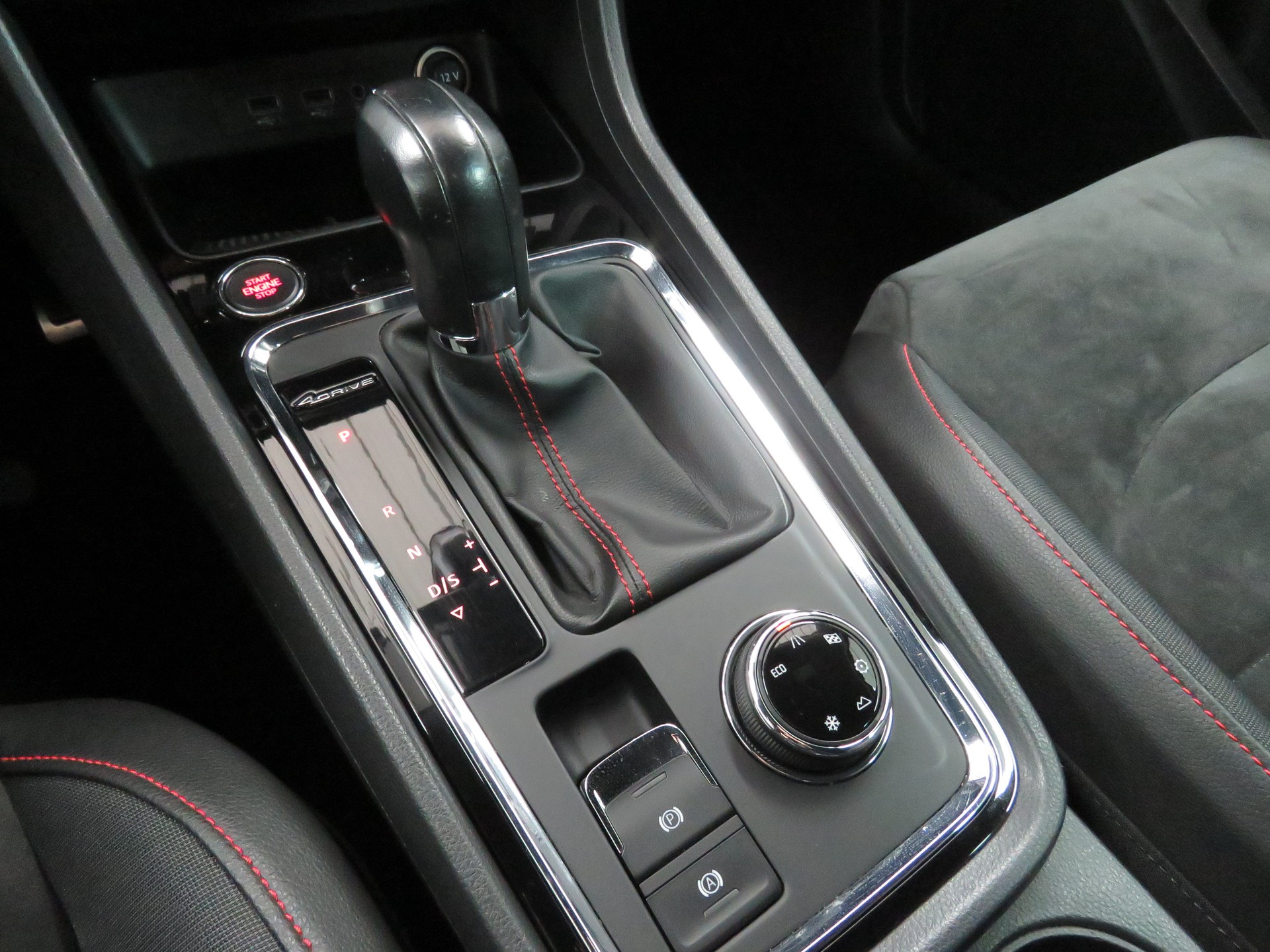 SEAT Ateca 2.0 TSI FR 4-Drive DSG (Automat)-image-14